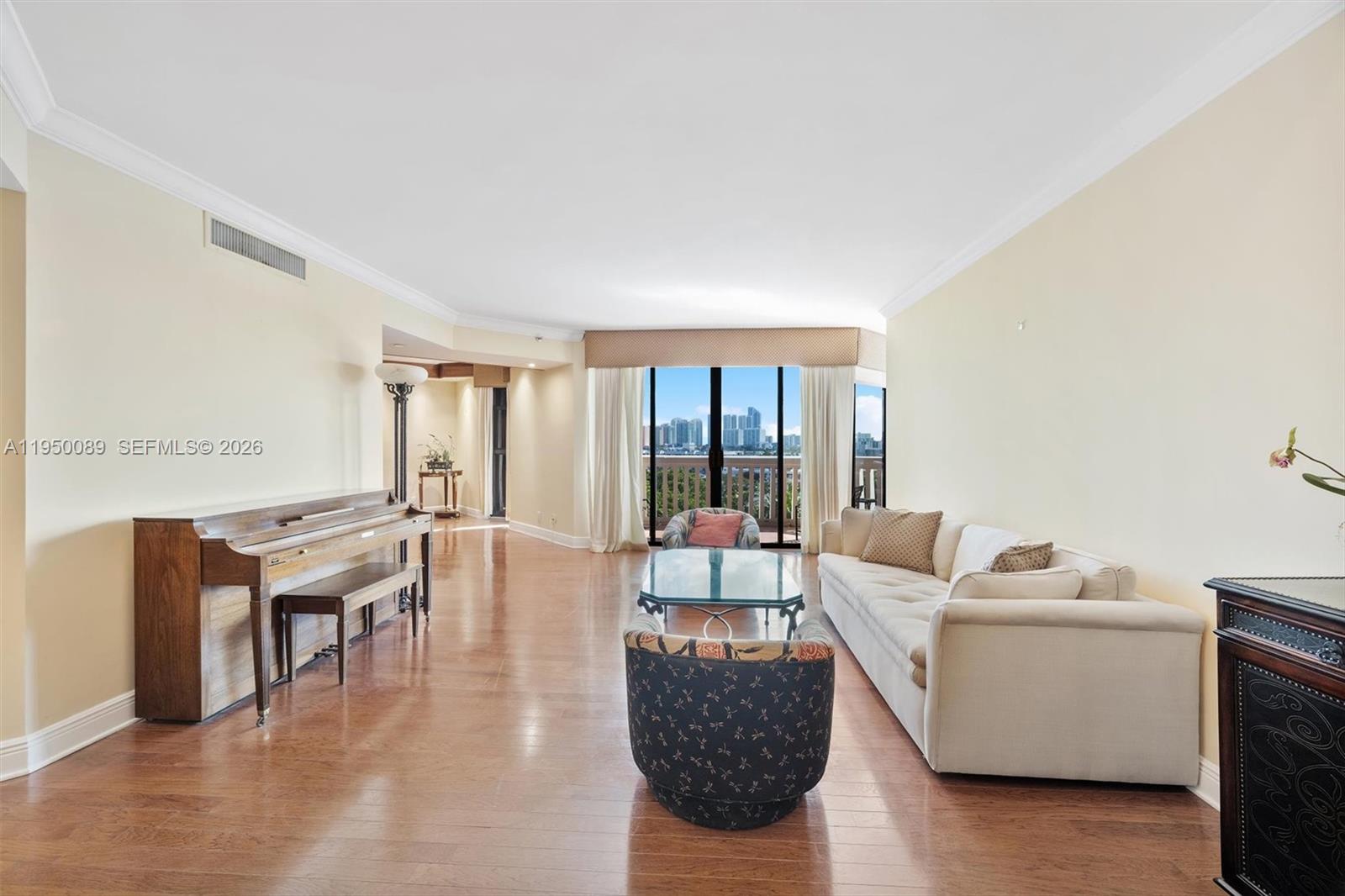 1000 E Island Blvd # 803