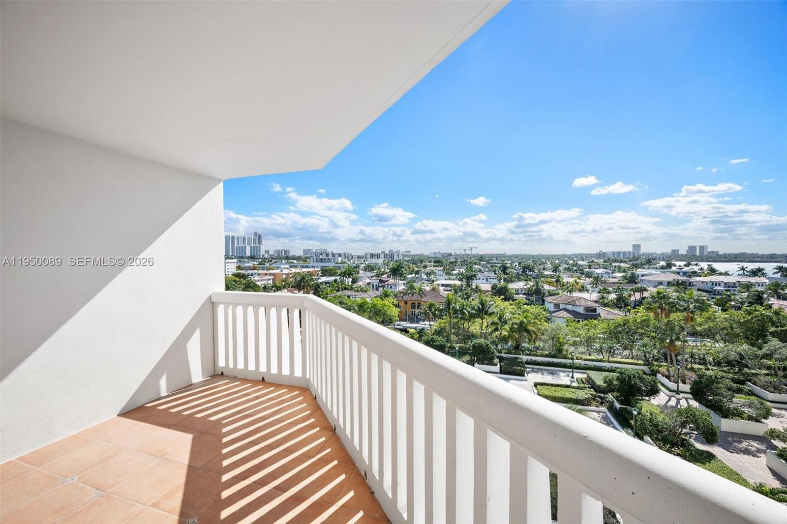 1000 E Island Blvd # 803
