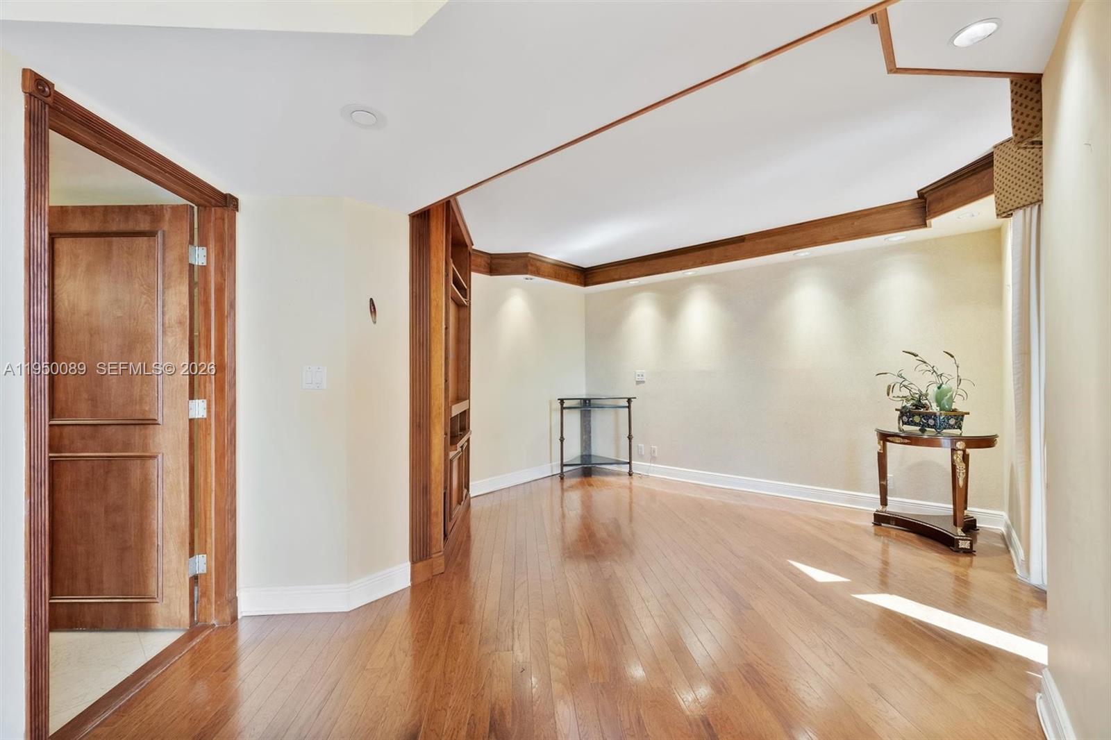 1000 E Island Blvd # 803