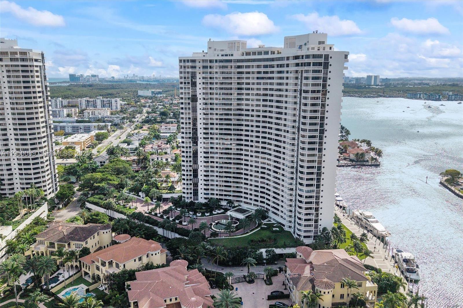 1000 E Island Blvd # 803