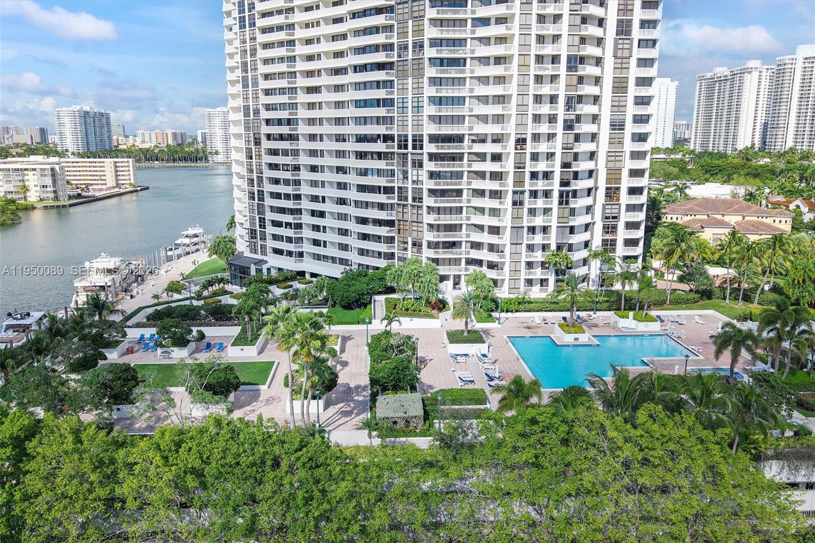 1000 E Island Blvd # 803
