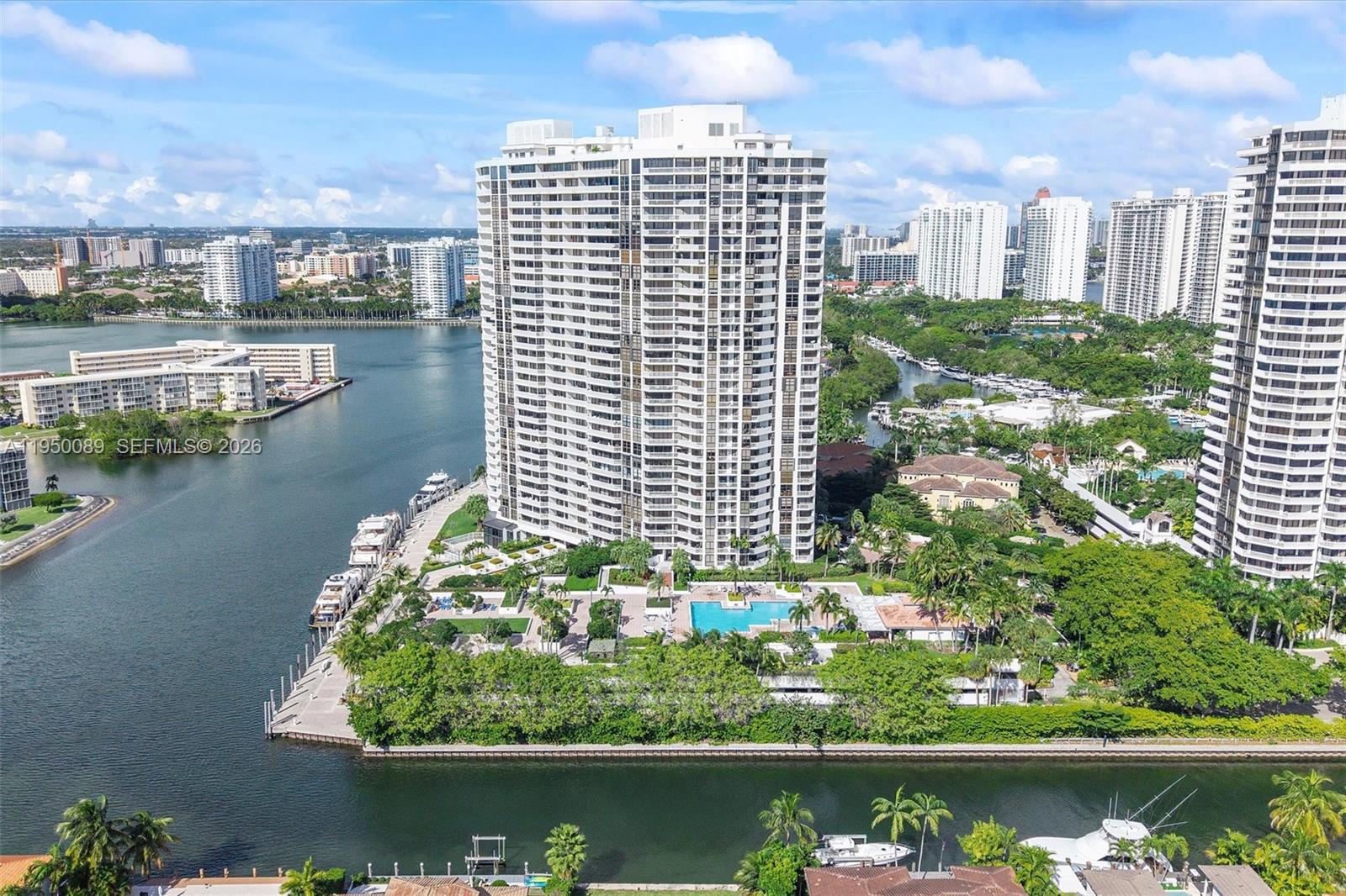 1000 E Island Blvd # 803