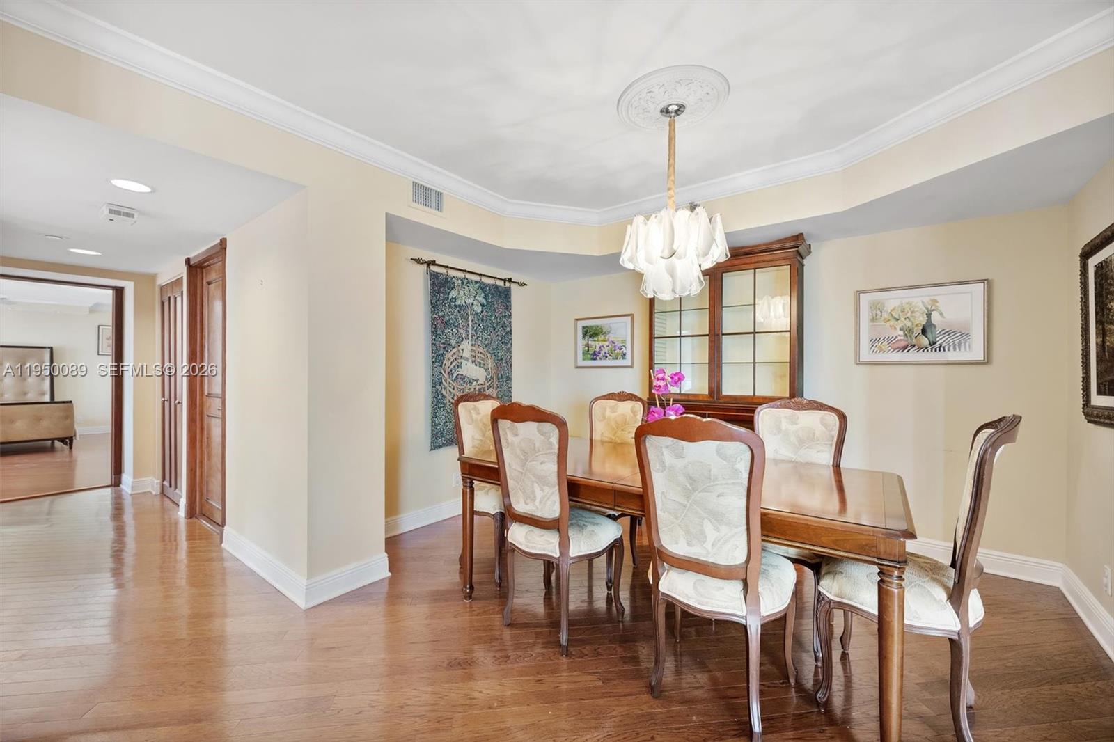 1000 E Island Blvd # 803