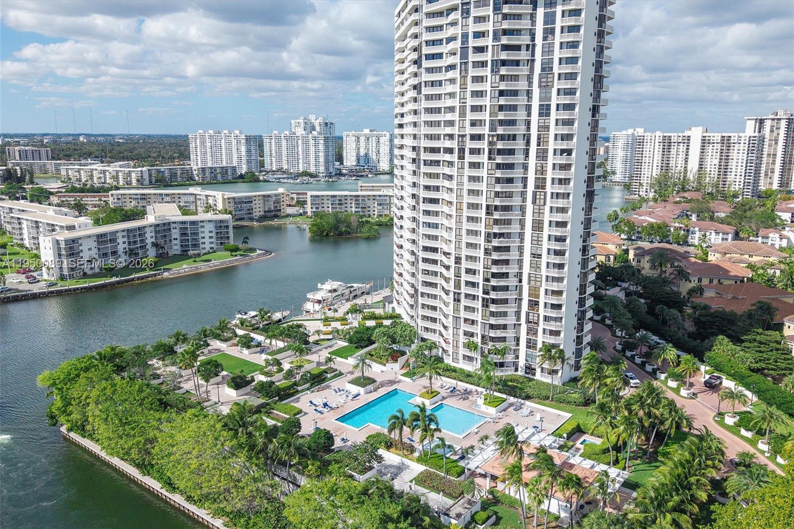 1000 E Island Blvd # 803