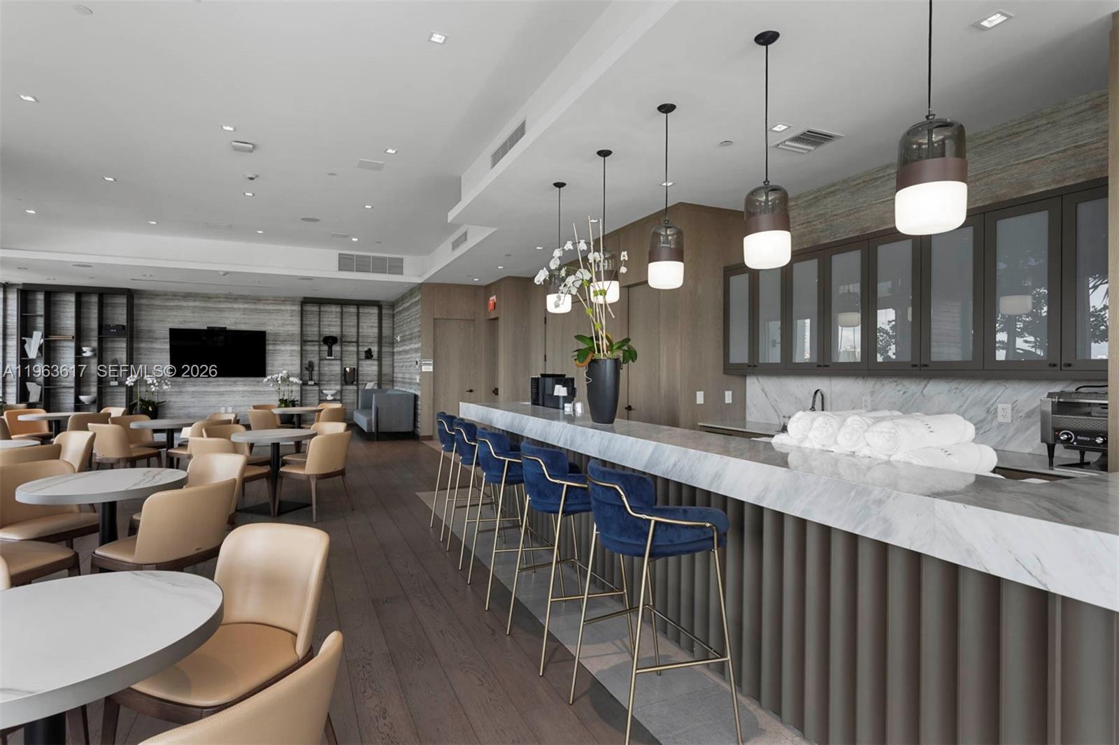 4100 Island Blvd # 1 Unit: PH-1