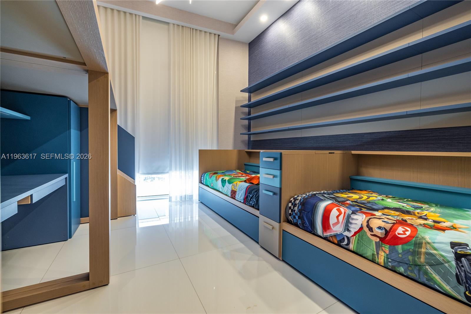 4100 Island Blvd # 1 Unit: PH-1