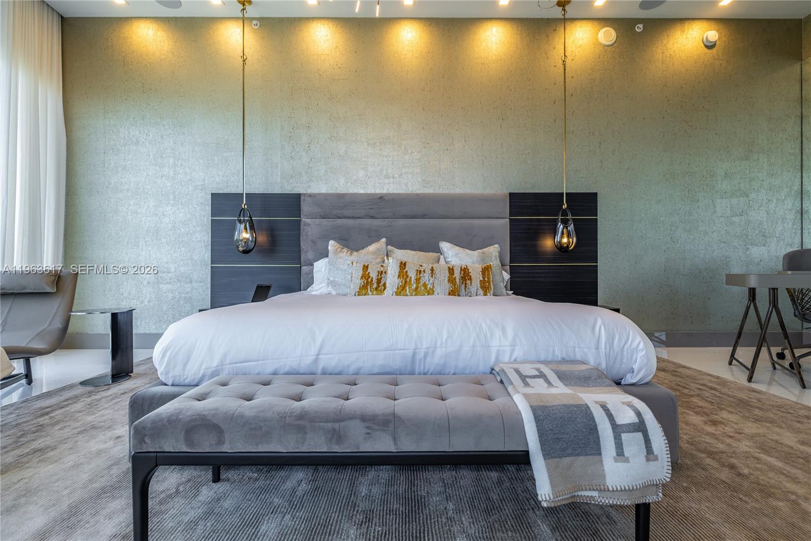 4100 Island Blvd # 1 Unit: PH-1