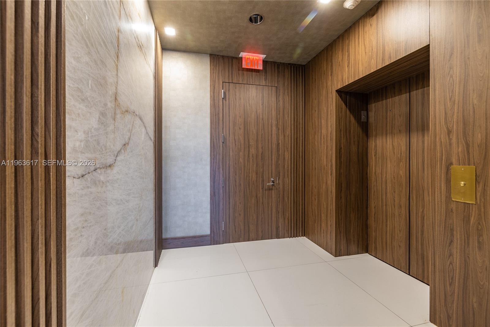 4100 Island Blvd # 1 Unit: PH-1