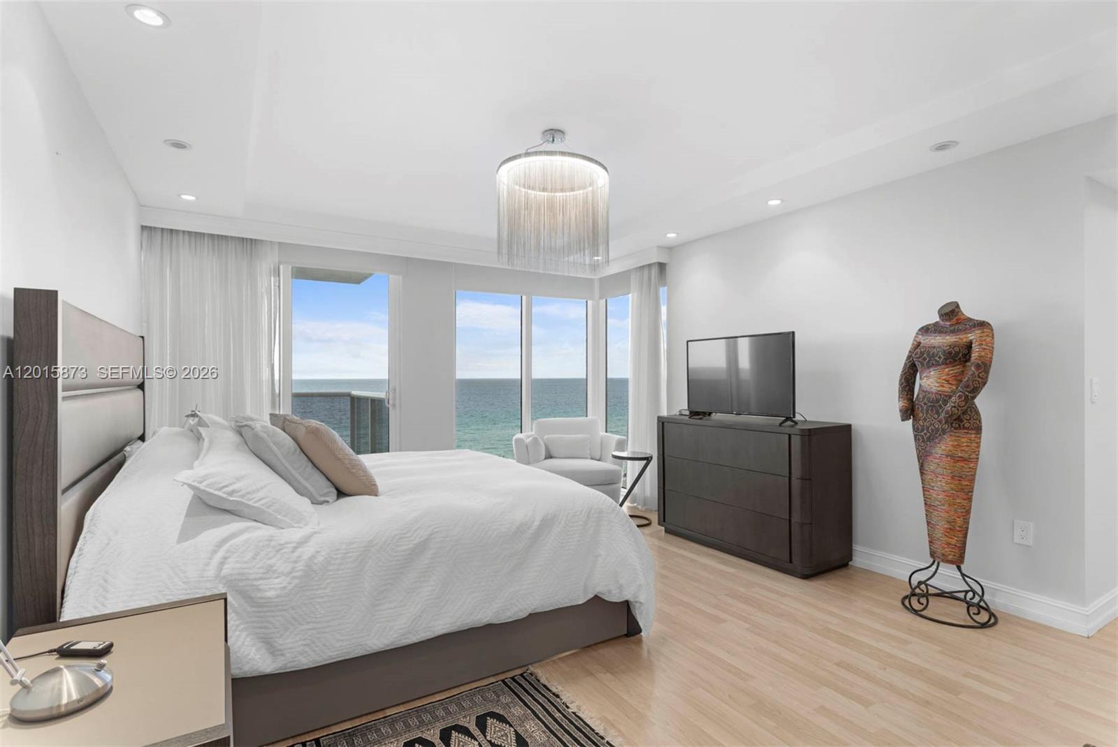 19111 Collins Ave # 604