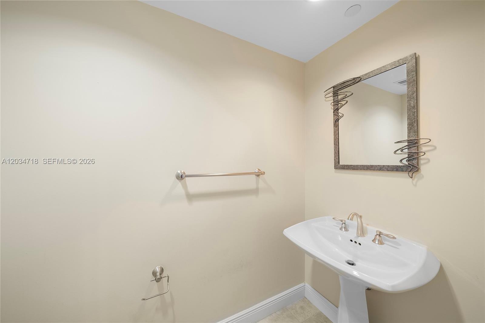 6000 Island Blvd # 1002