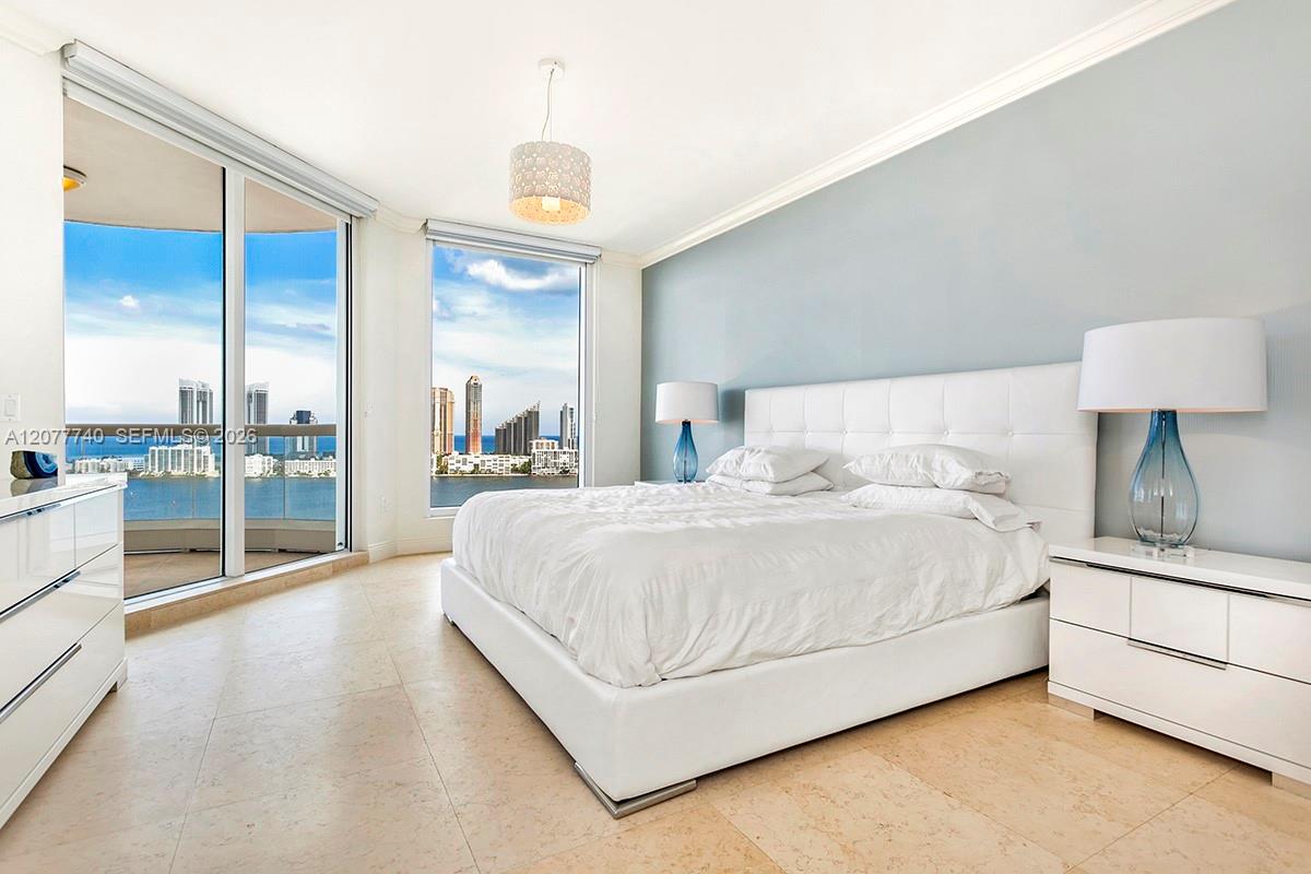6000 Island Blvd # 2204
