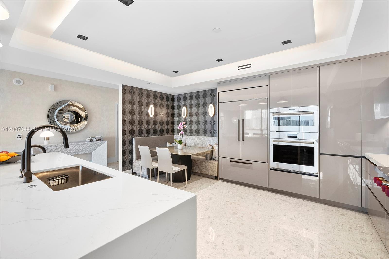 6000 Island Blvd # 707