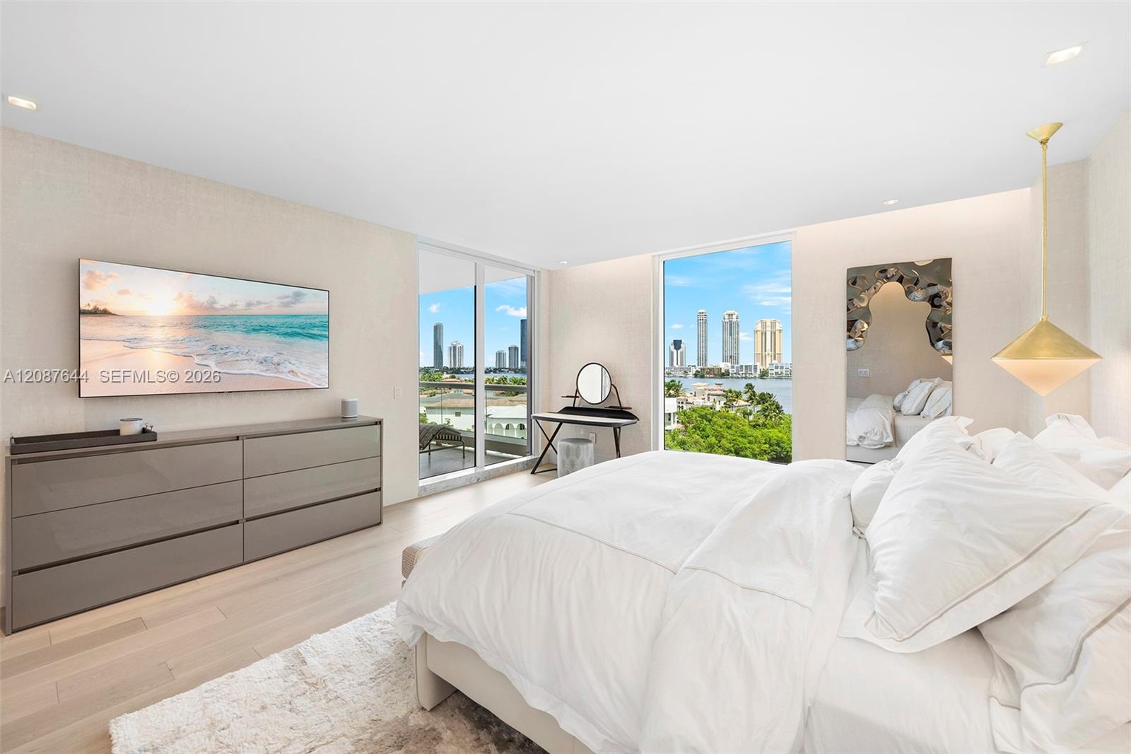 6000 Island Blvd # 707
