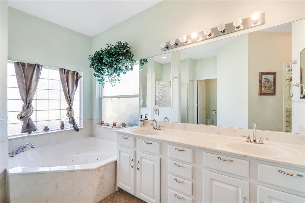 5521 GROVE MNR