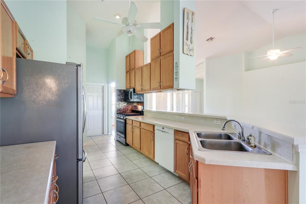 5521 GROVE MNR