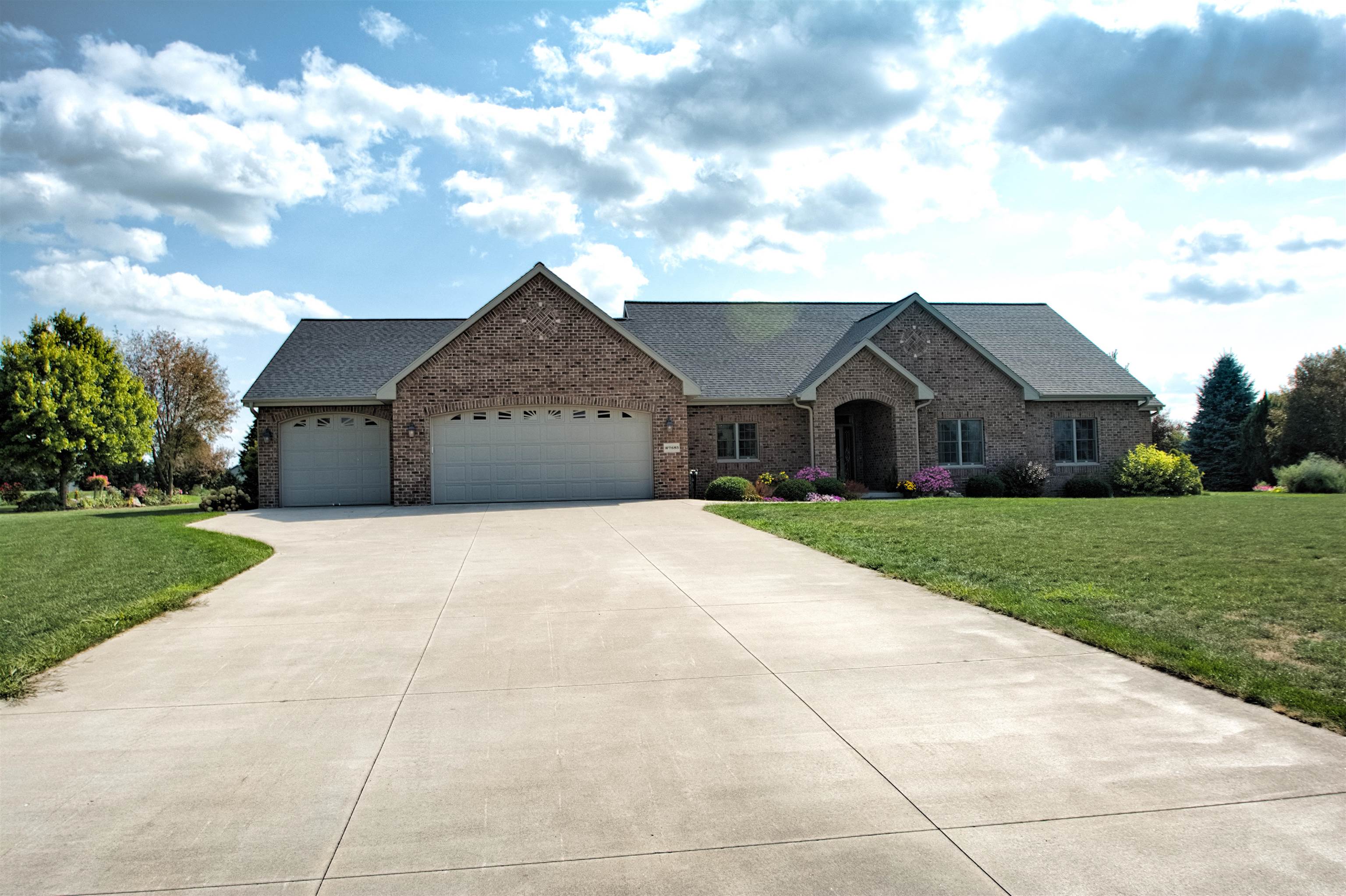 W7685 NORTH SPRING Drive