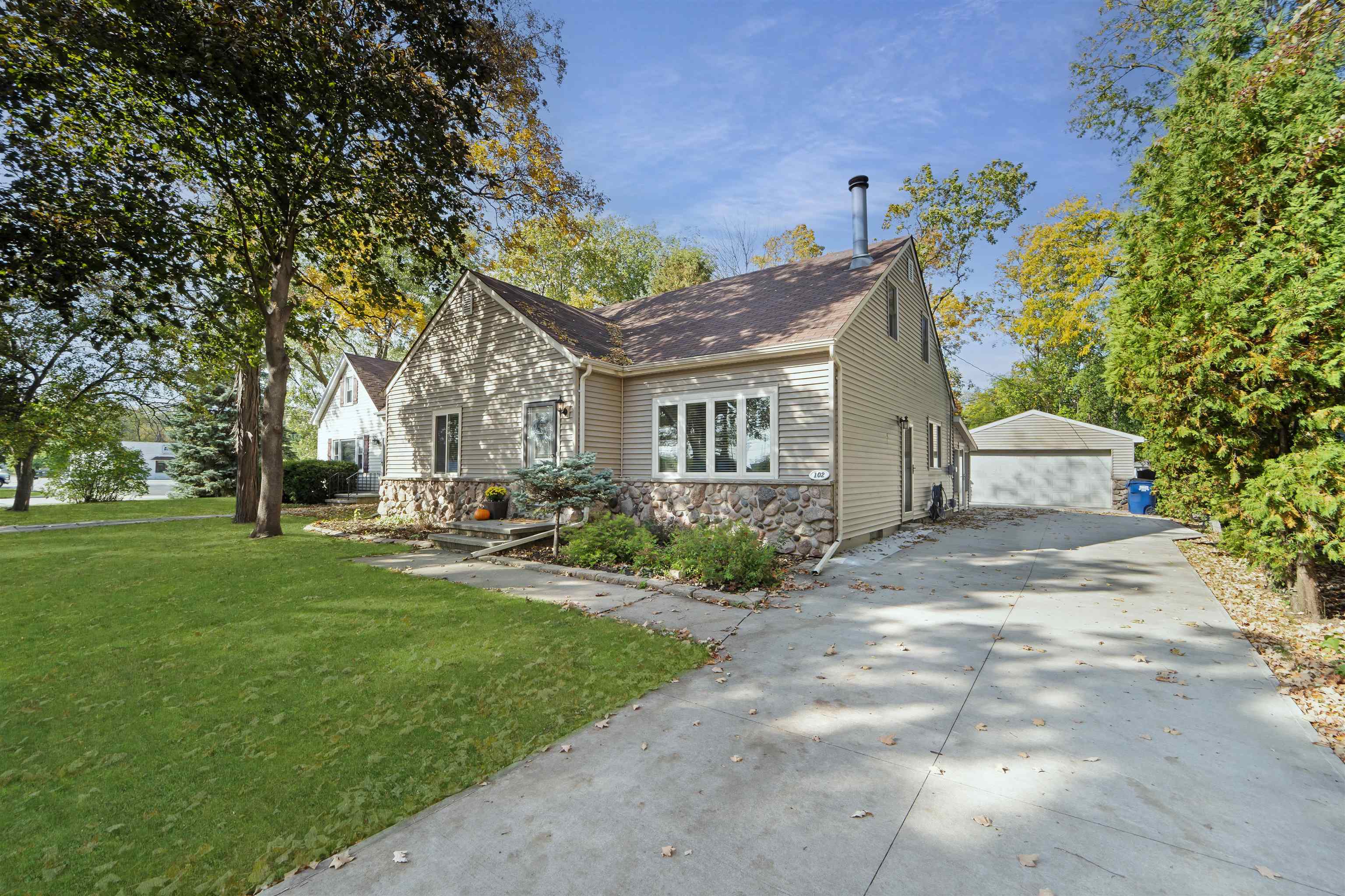 102 COURTNEY Court