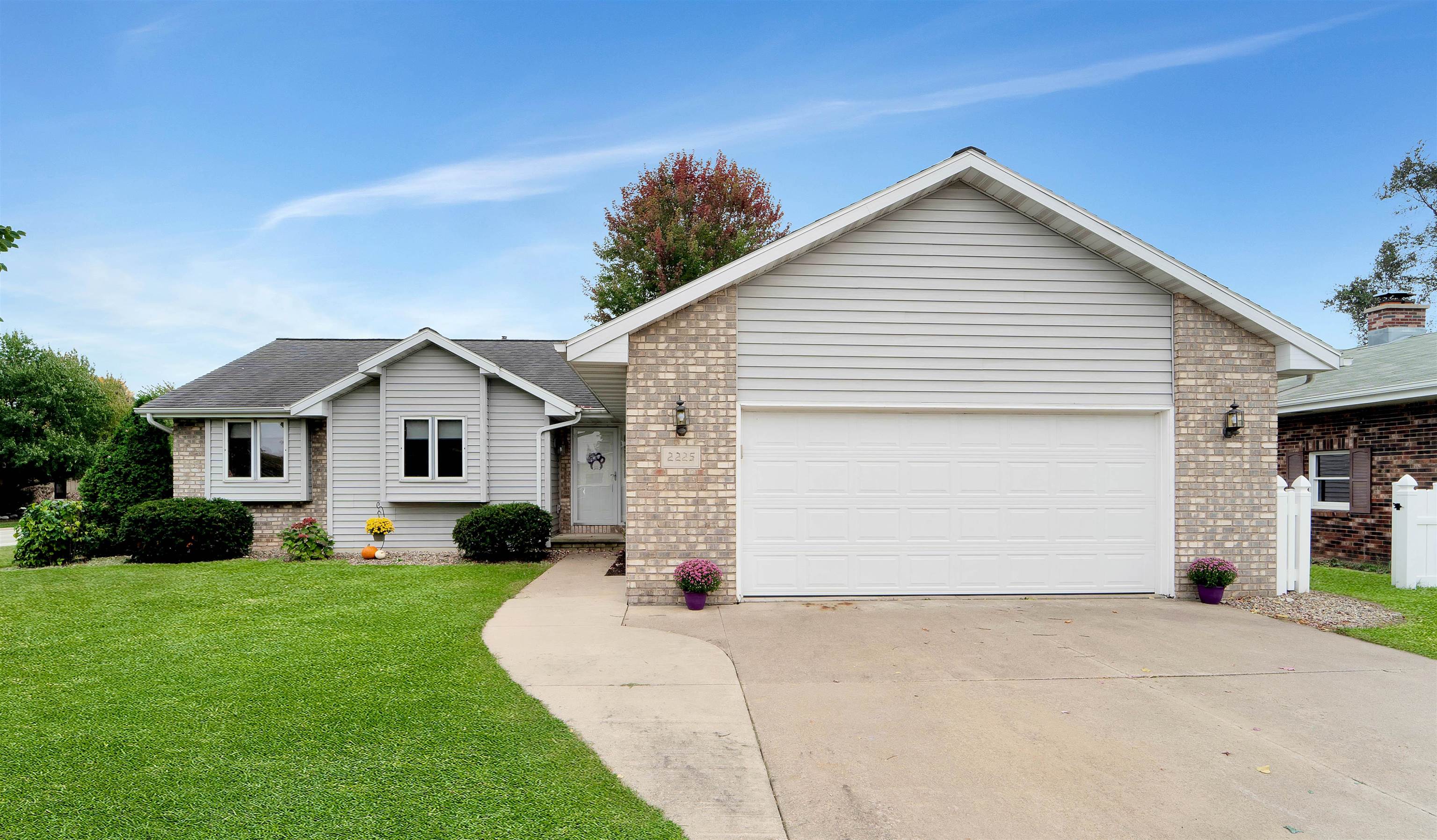2225 W CORTLAND Drive