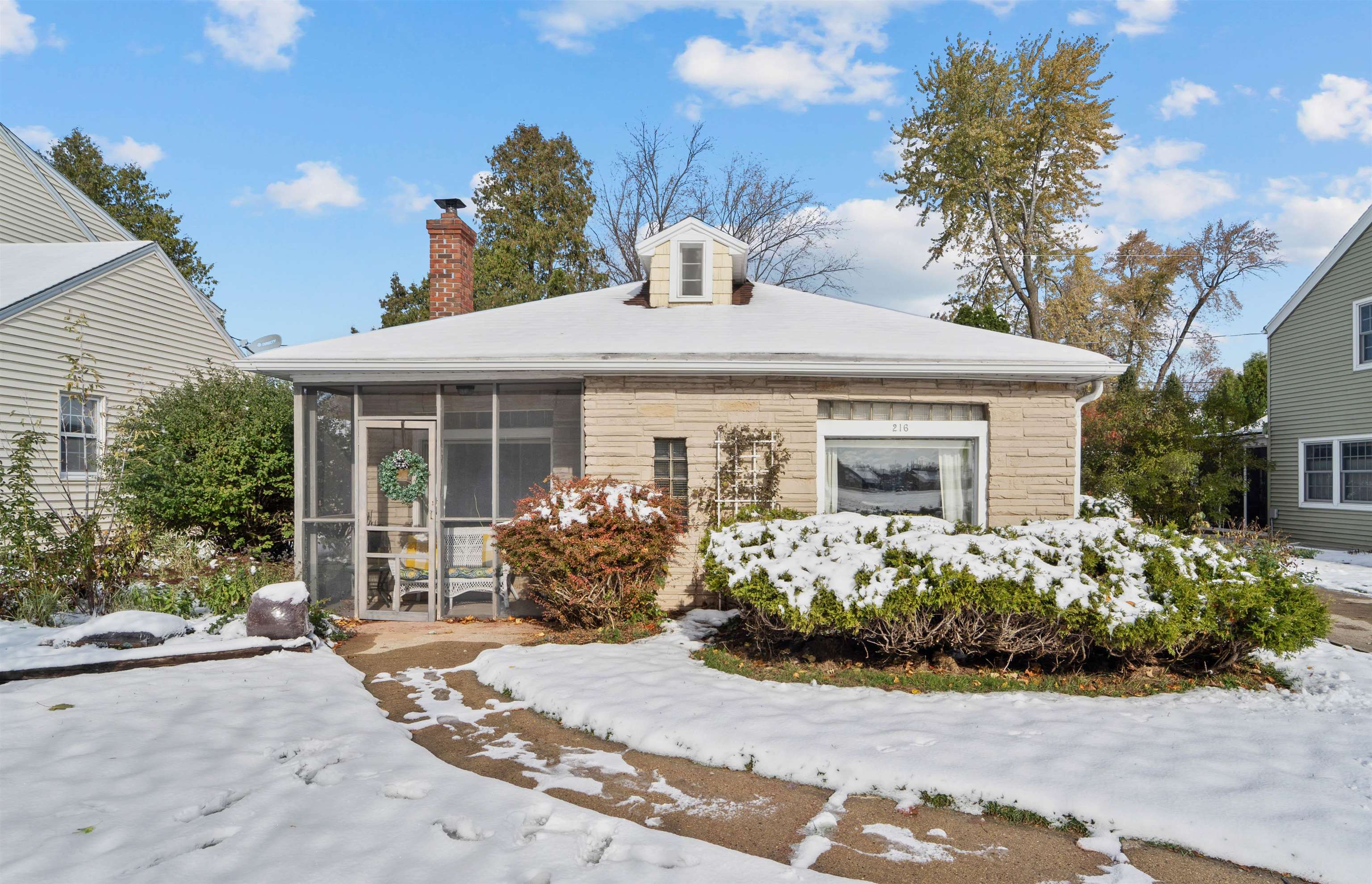 216 E GLENDALE Avenue