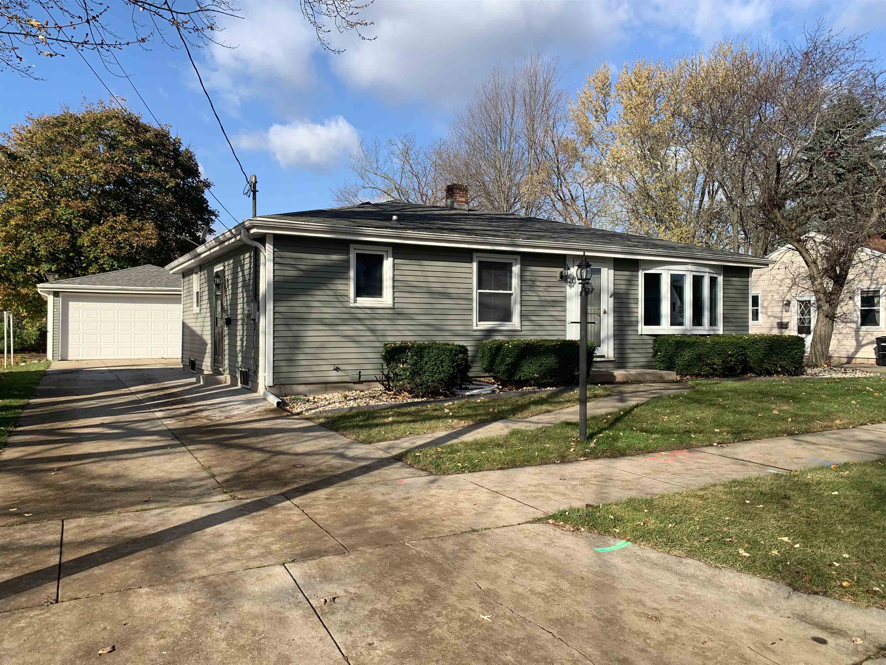 121 S SCHAEFER Street