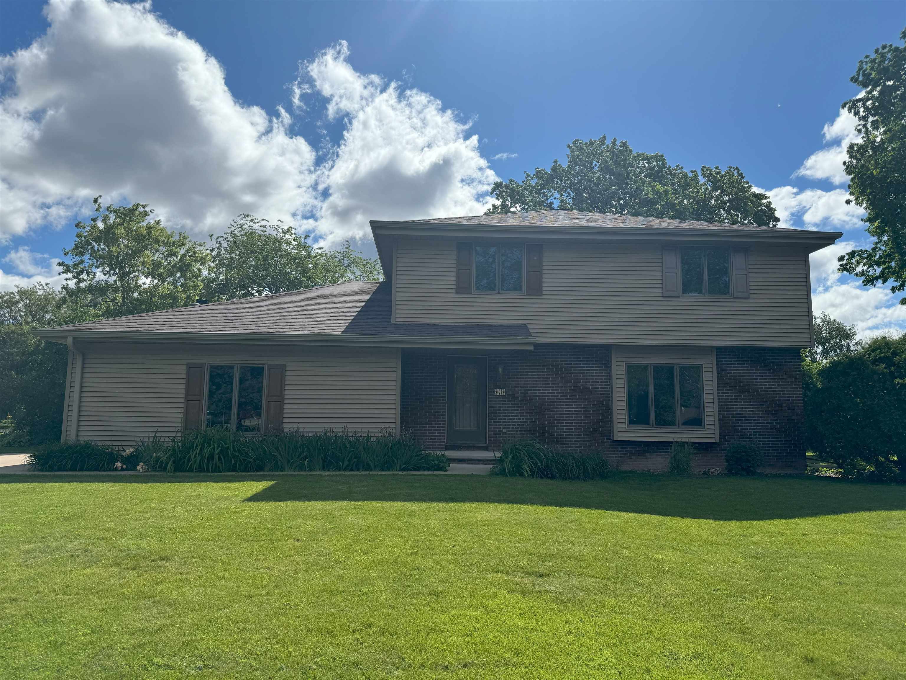 929 ELMWOOD Drive
