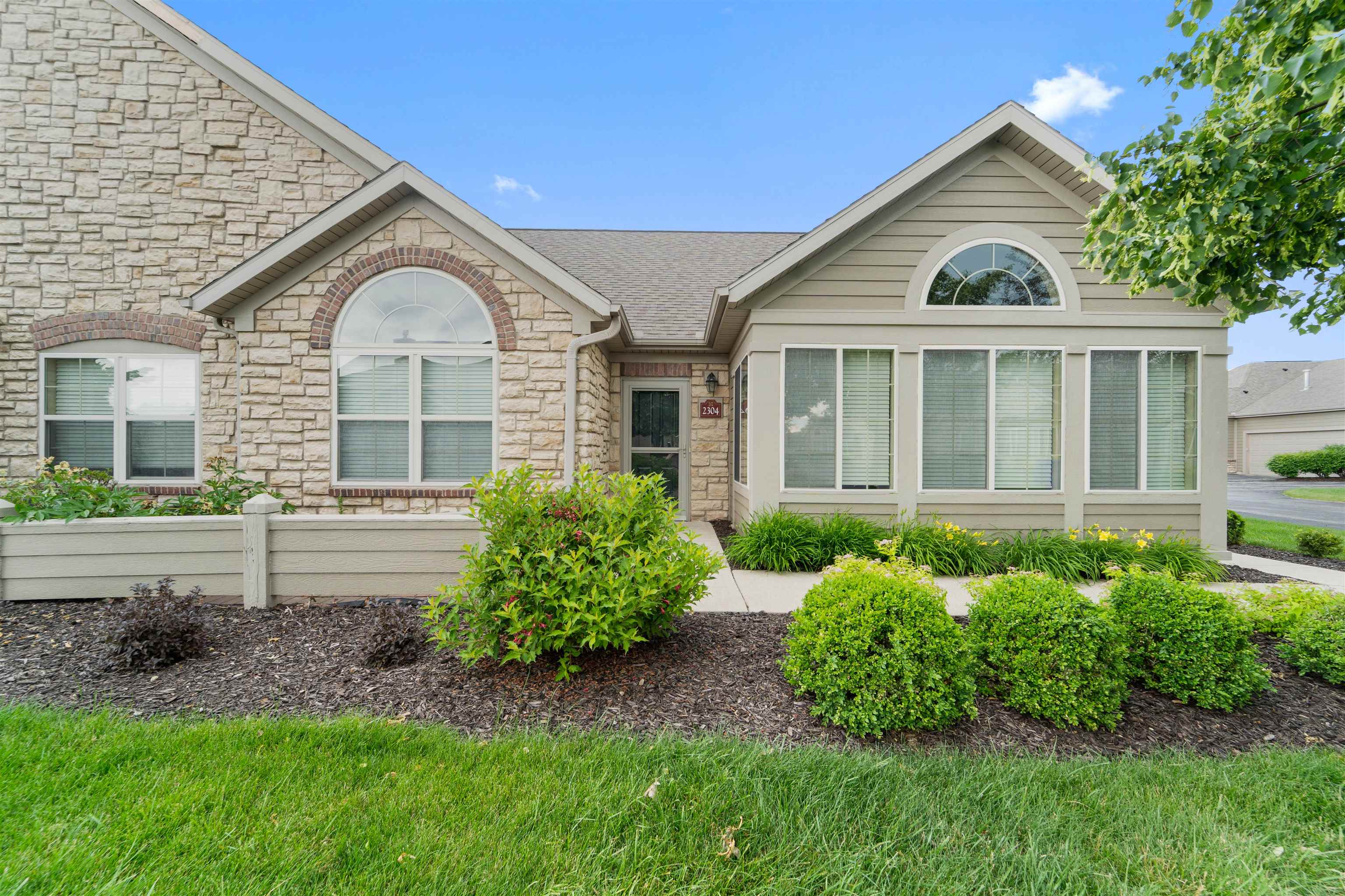 2304 E TUSCANY Way