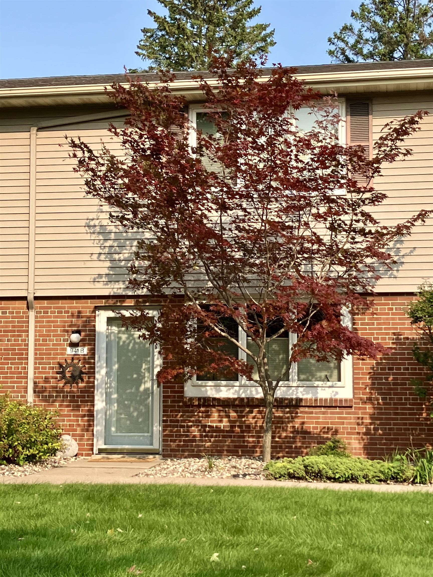941 S WEST Court Unit: B