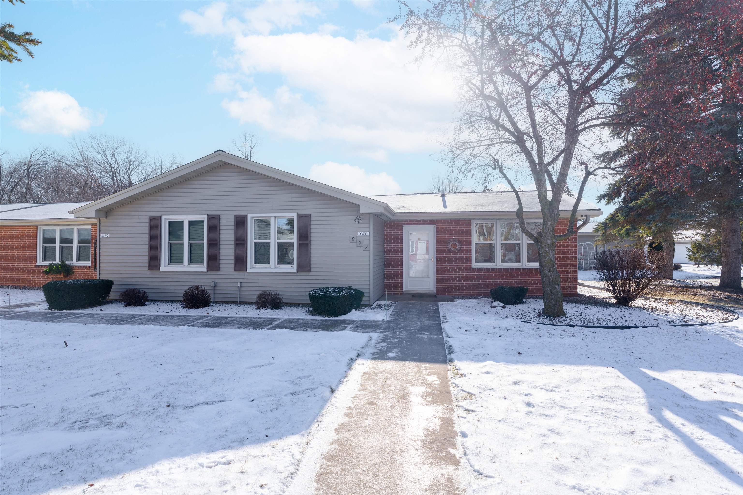 937 S WEST Court Unit: D