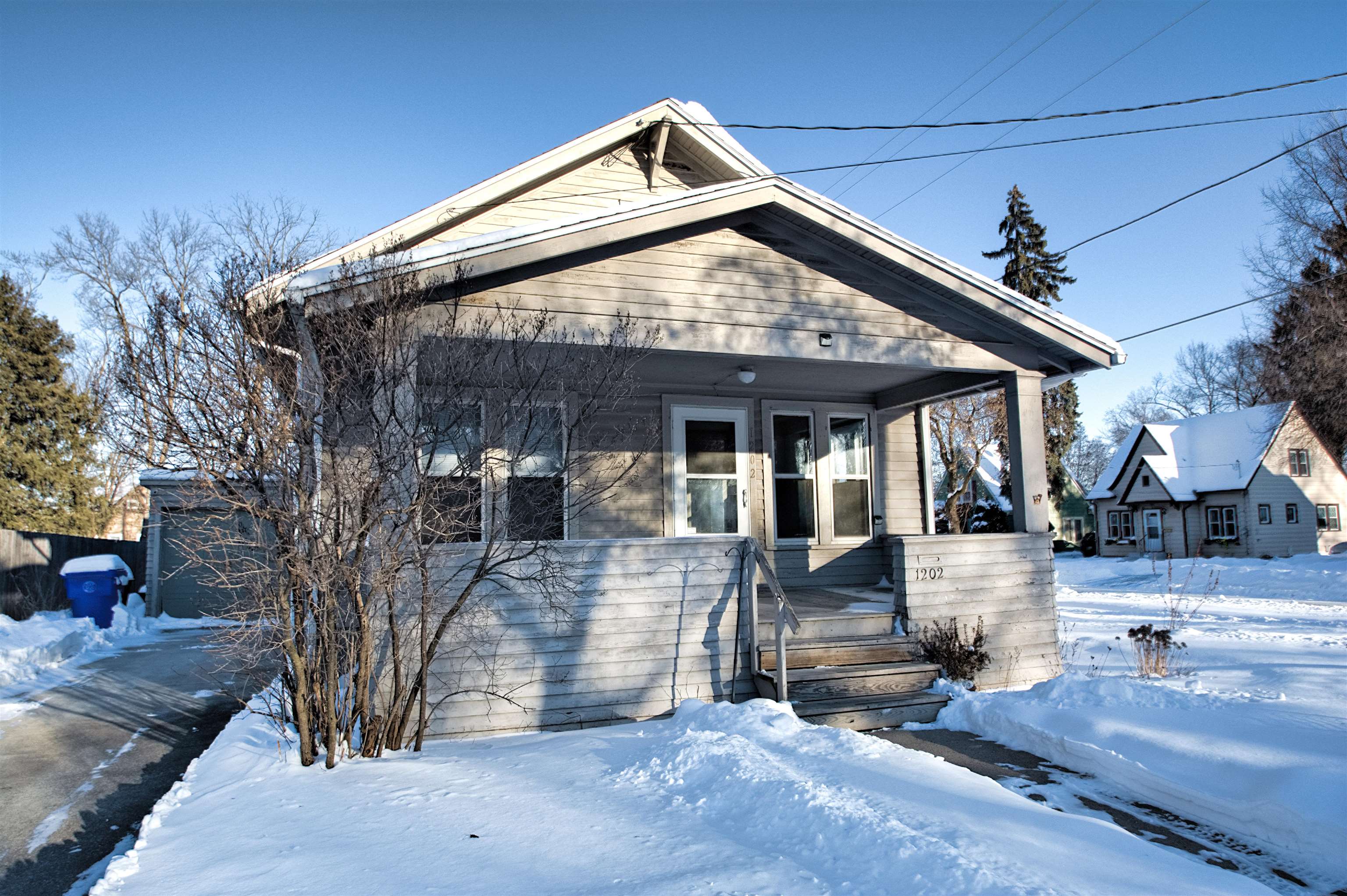 1202 N HARRIMAN Street