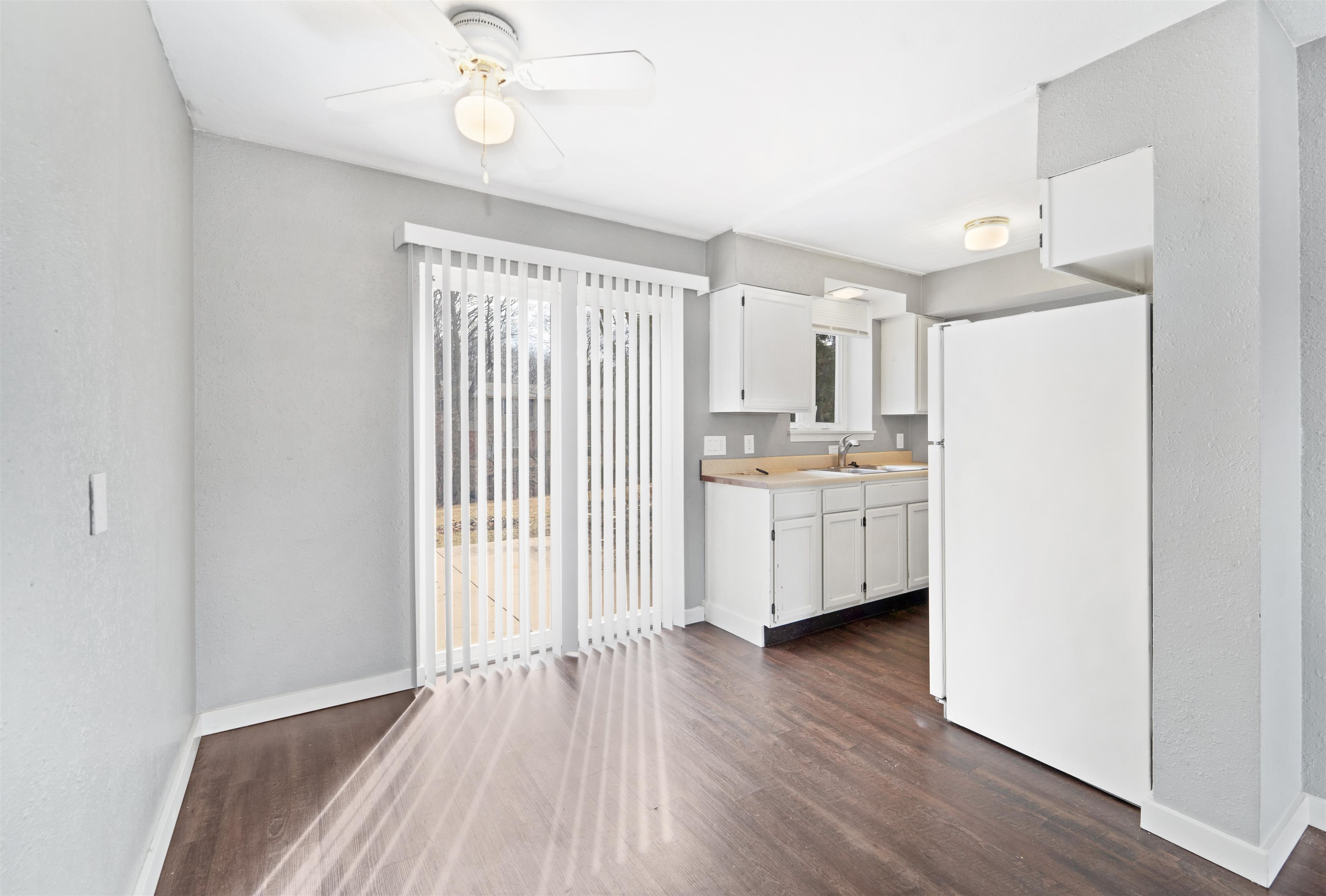 929 S WEST Court Unit: A