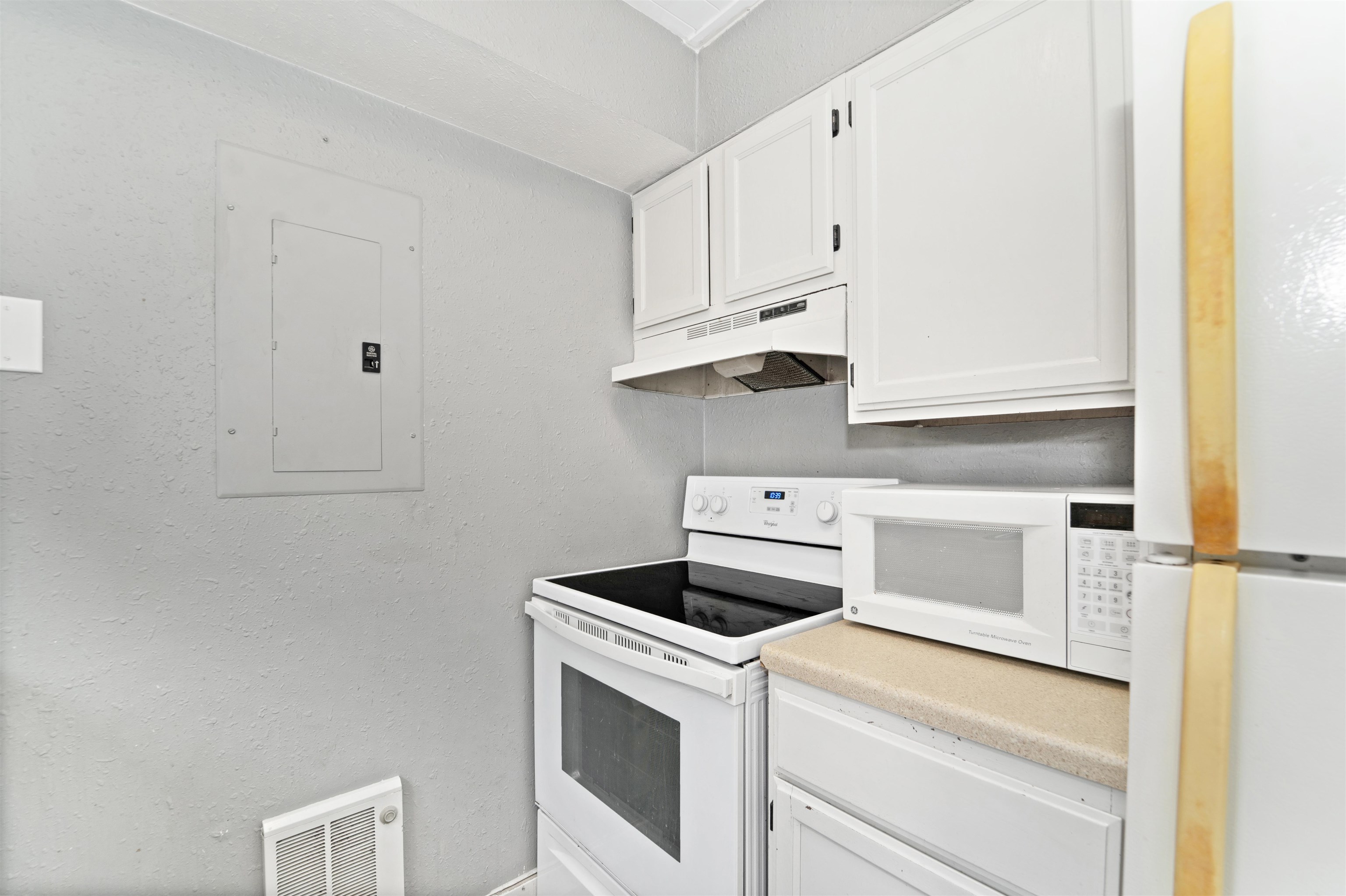 929 S WEST Court Unit: A