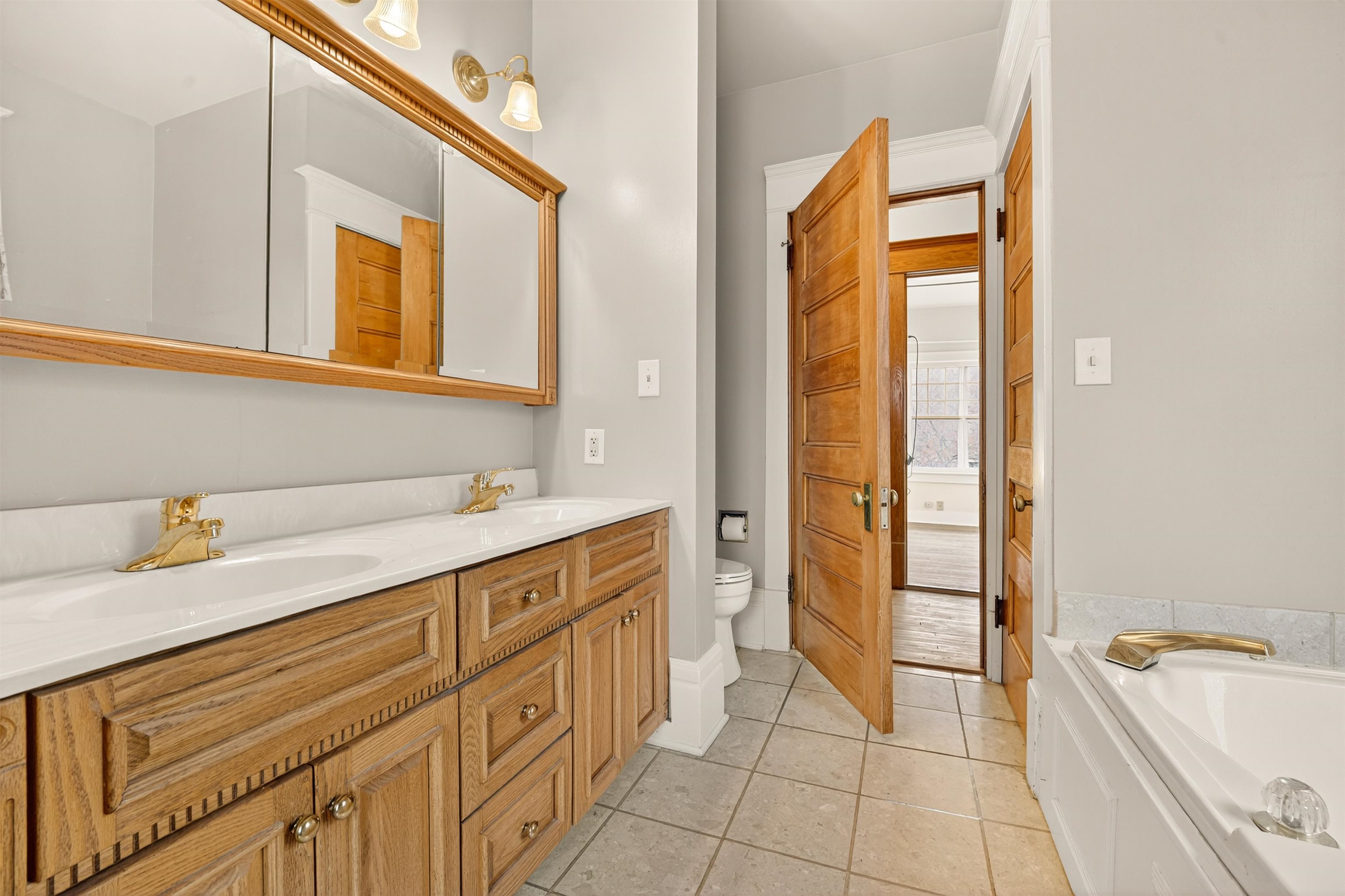 1133 ALGOMA Boulevard