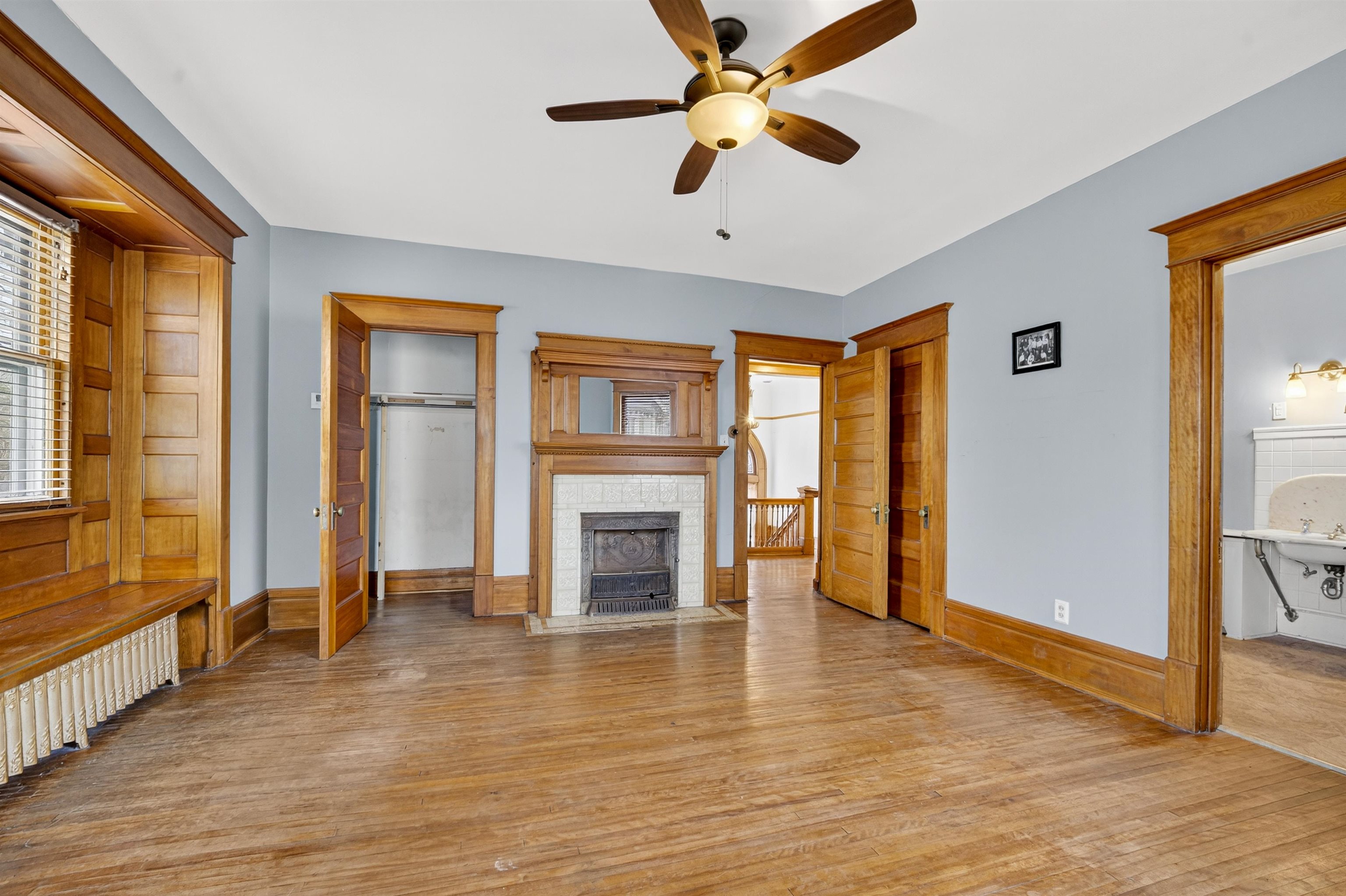 1133 ALGOMA Boulevard