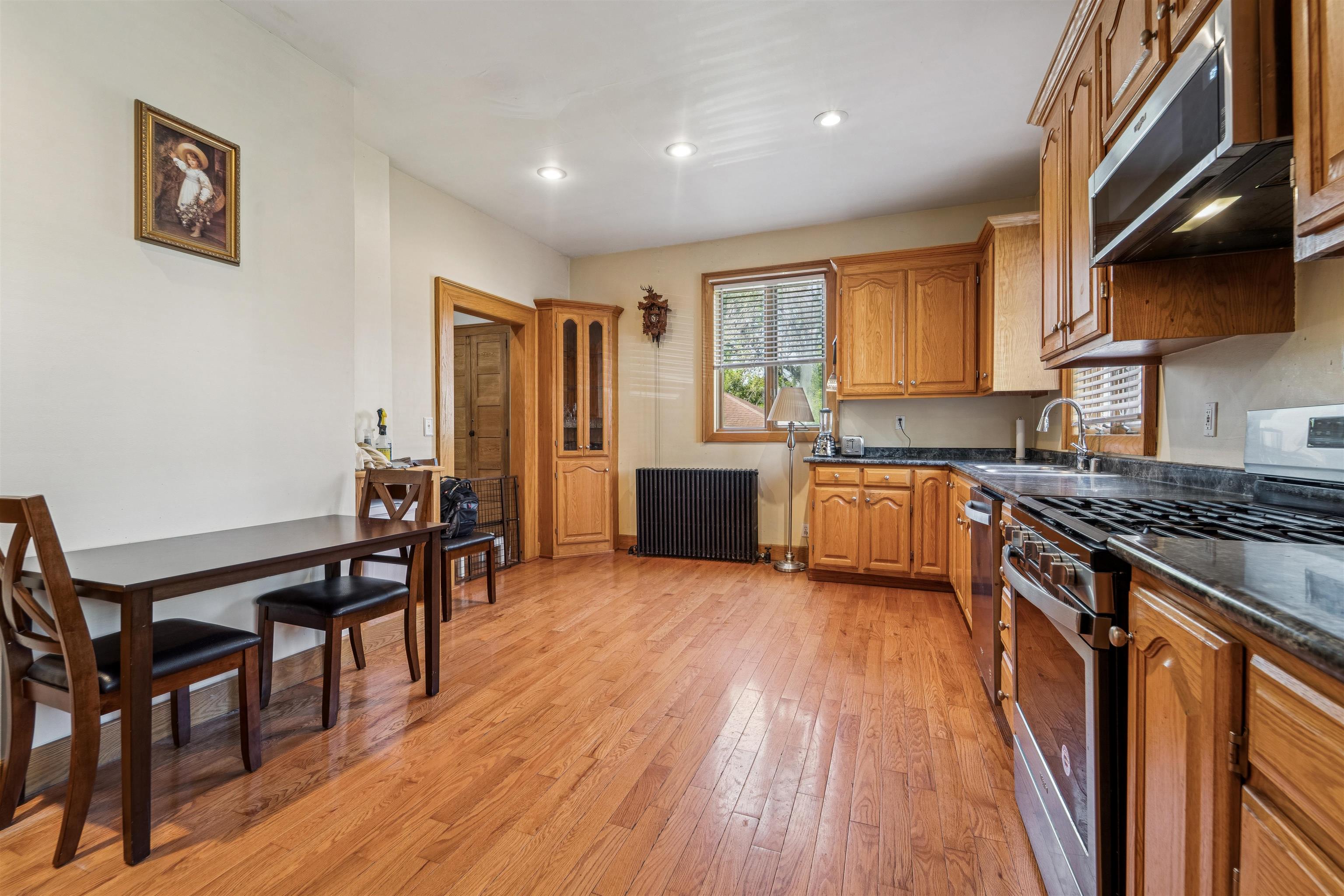 1133 ALGOMA Boulevard