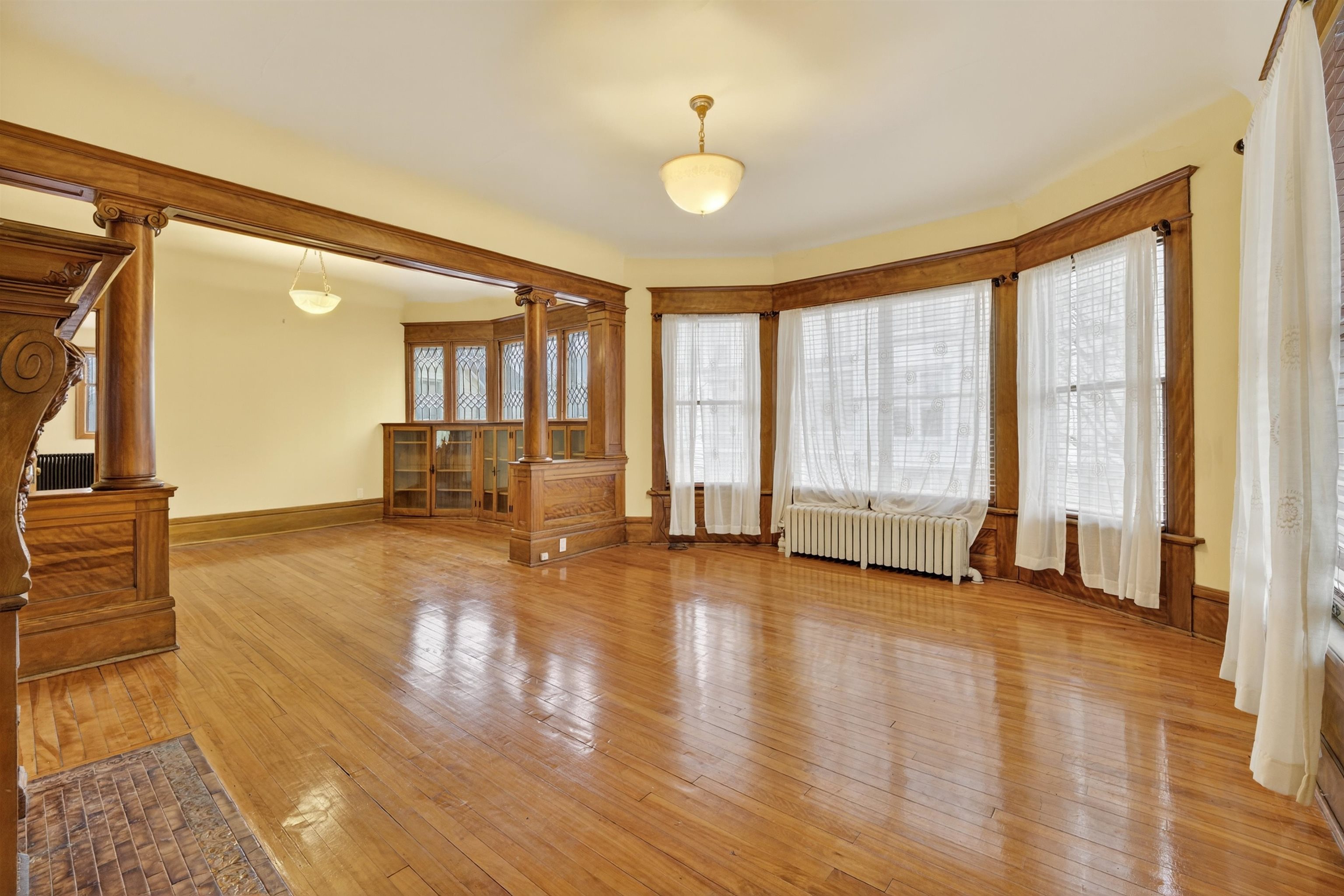 1133 ALGOMA Boulevard