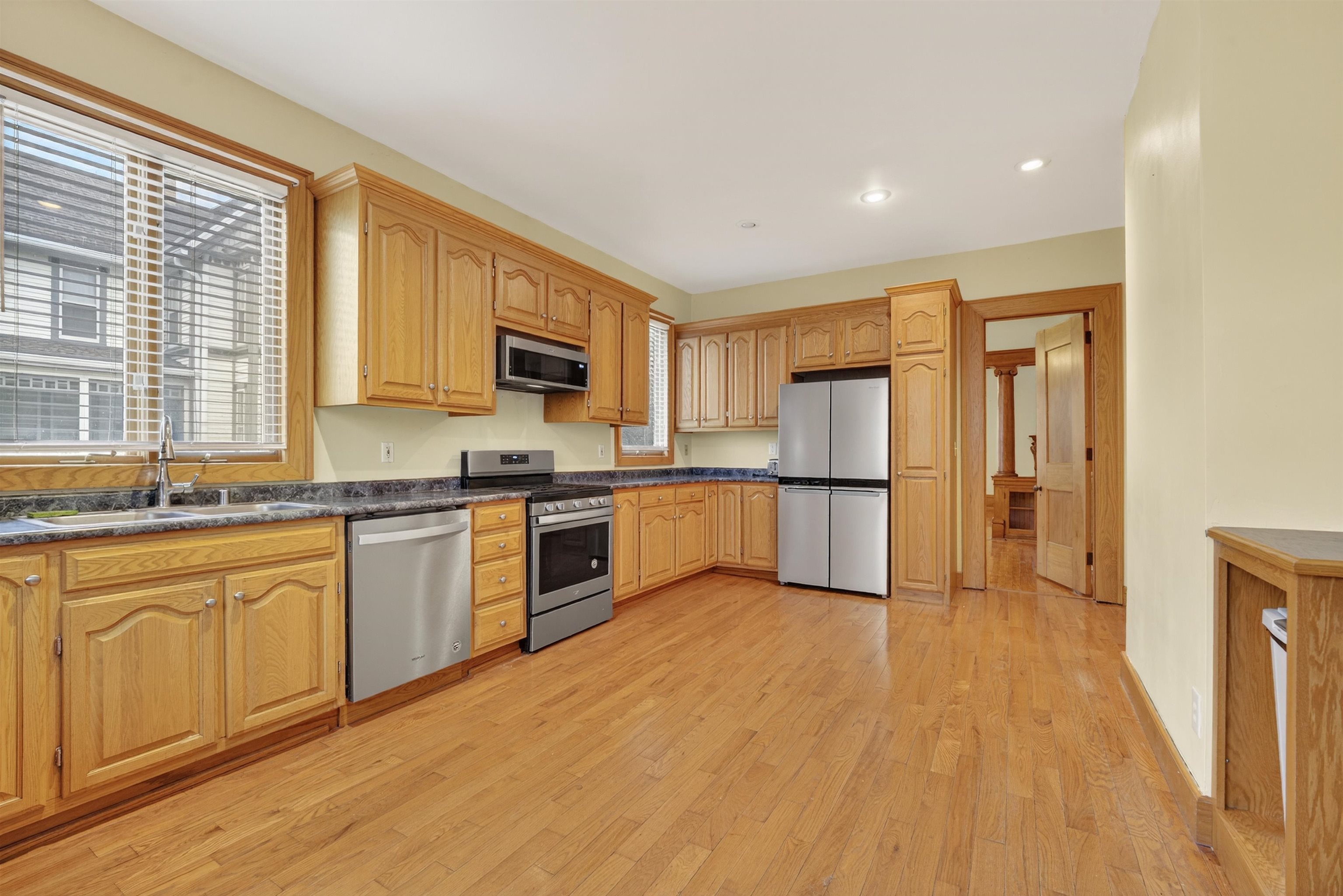 1133 ALGOMA Boulevard