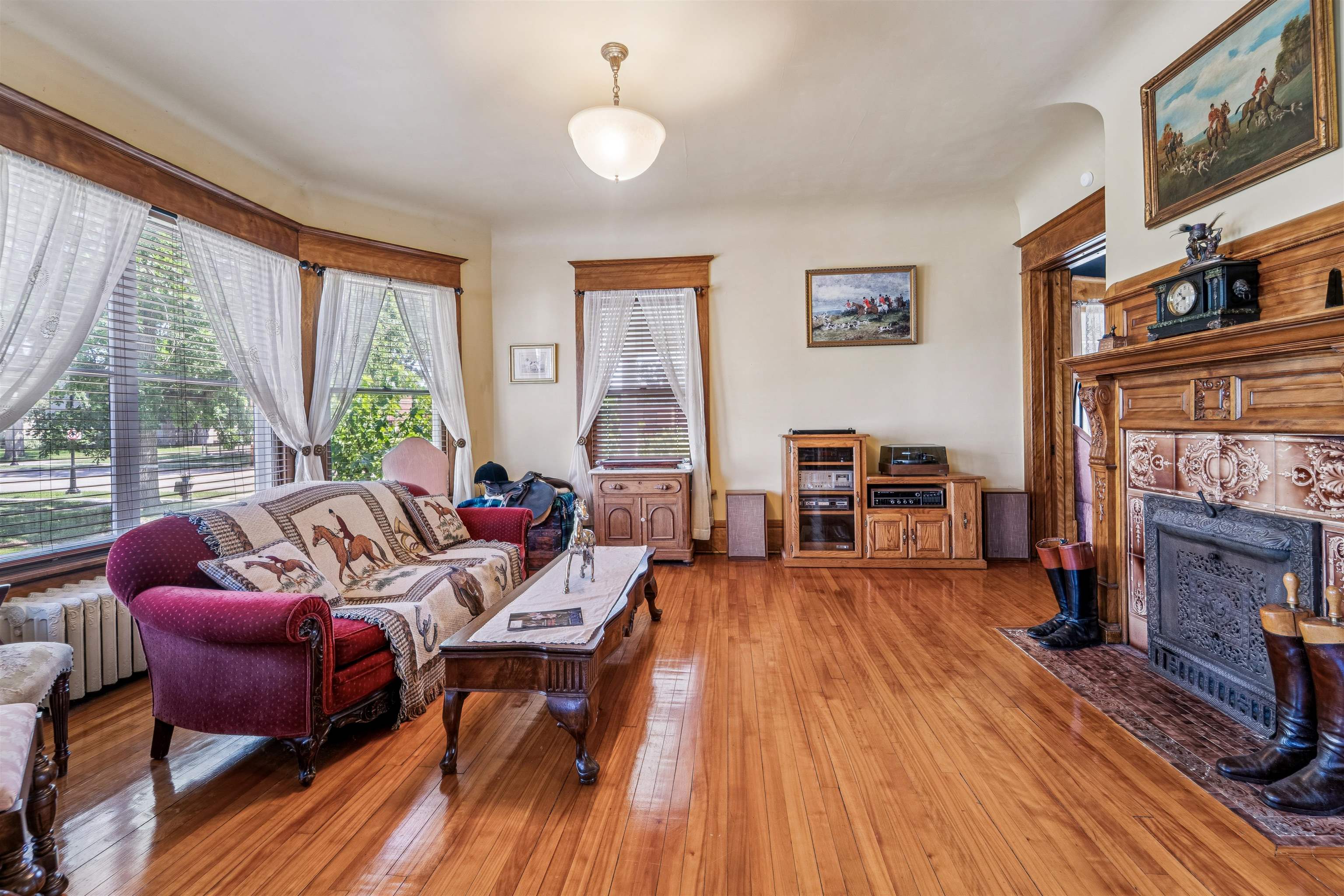 1133 ALGOMA Boulevard