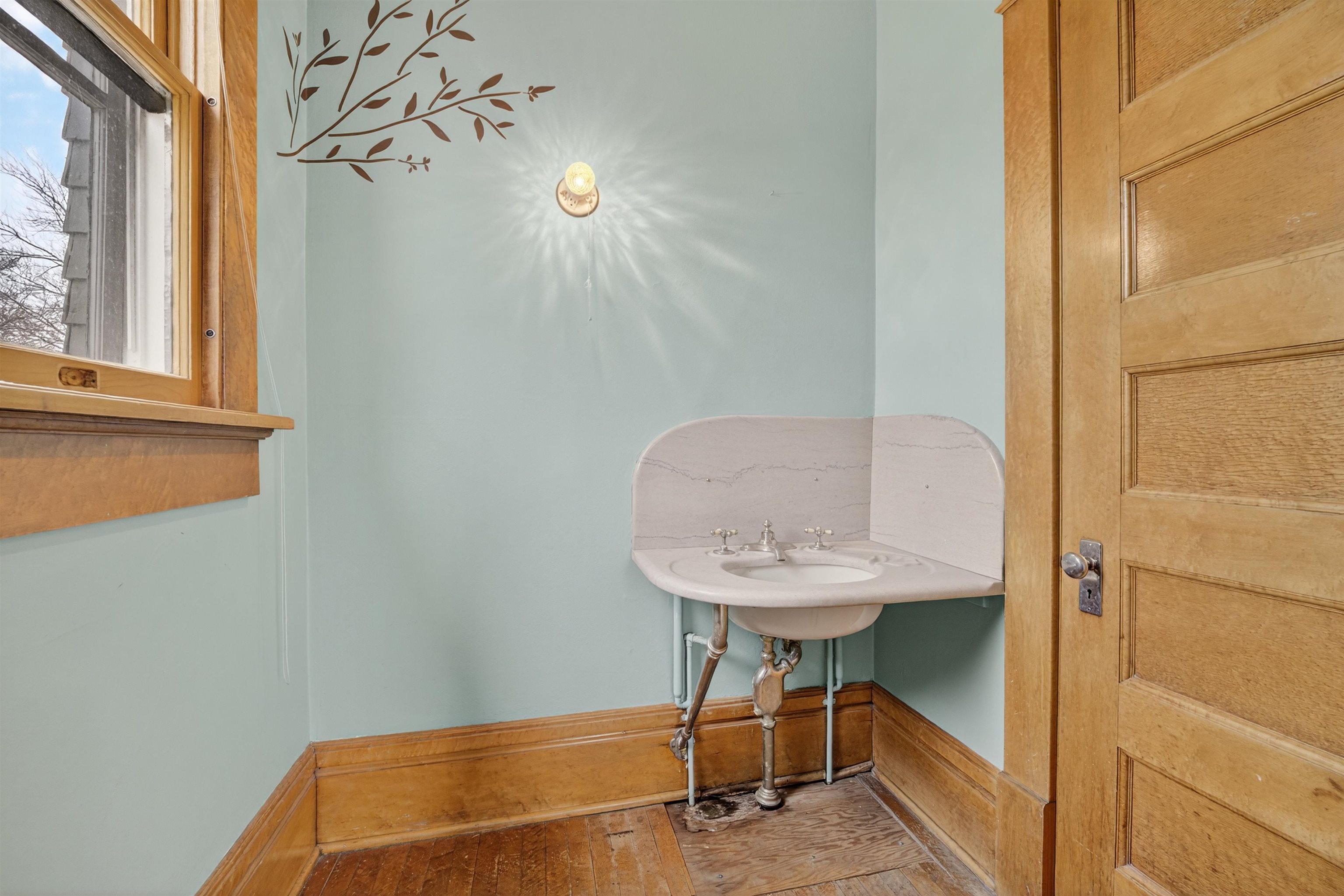 1133 ALGOMA Boulevard