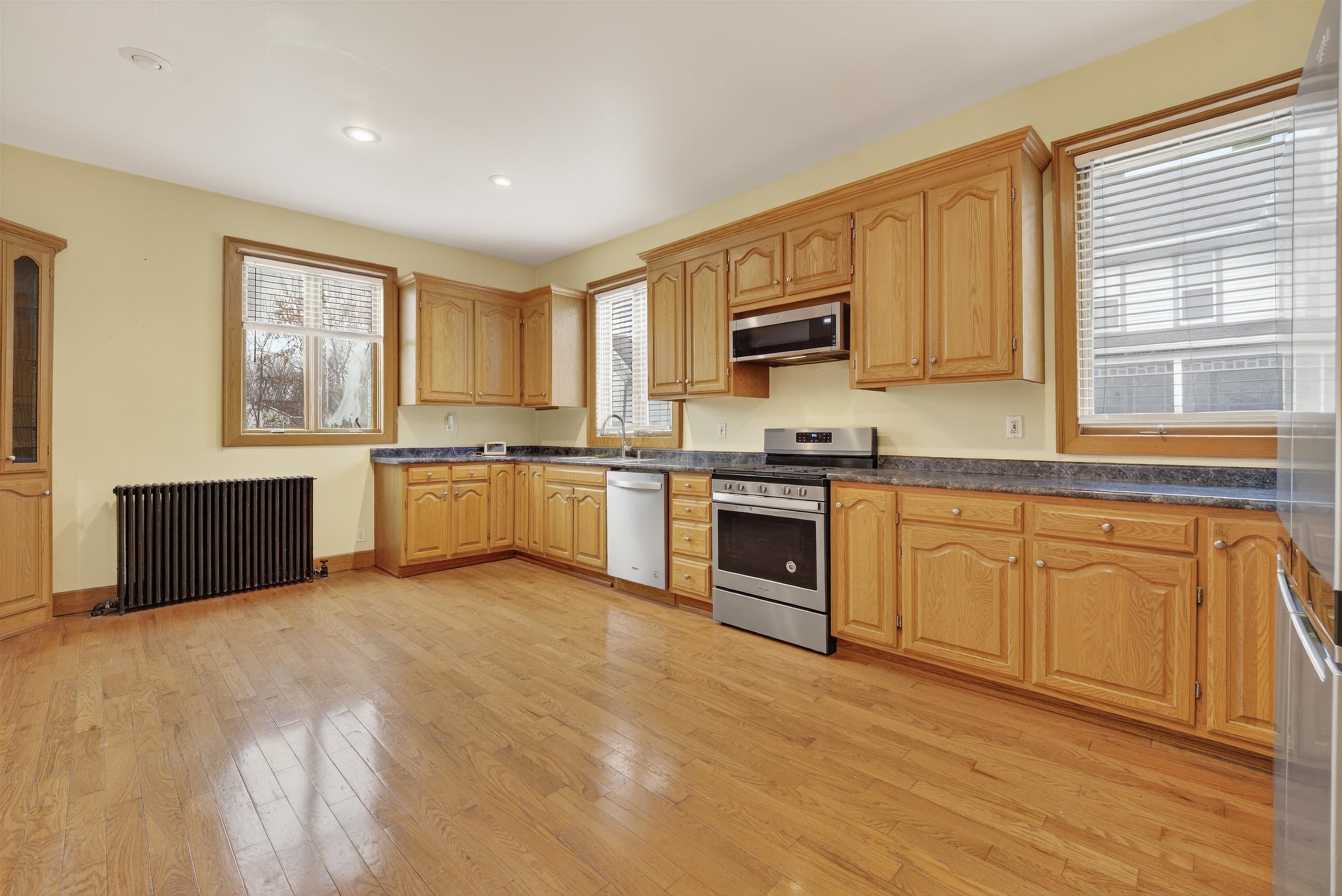 1133 ALGOMA Boulevard