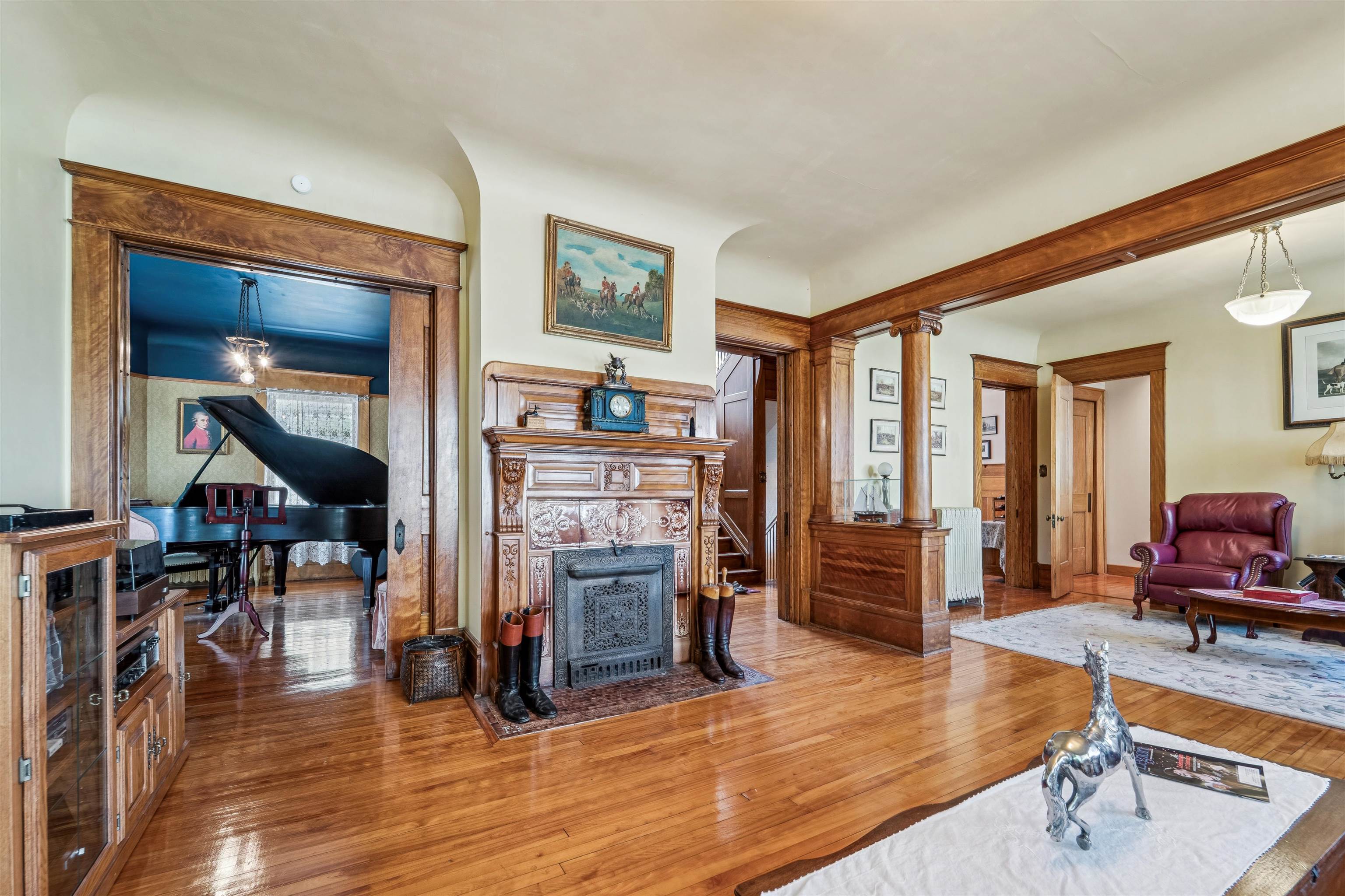 1133 ALGOMA Boulevard