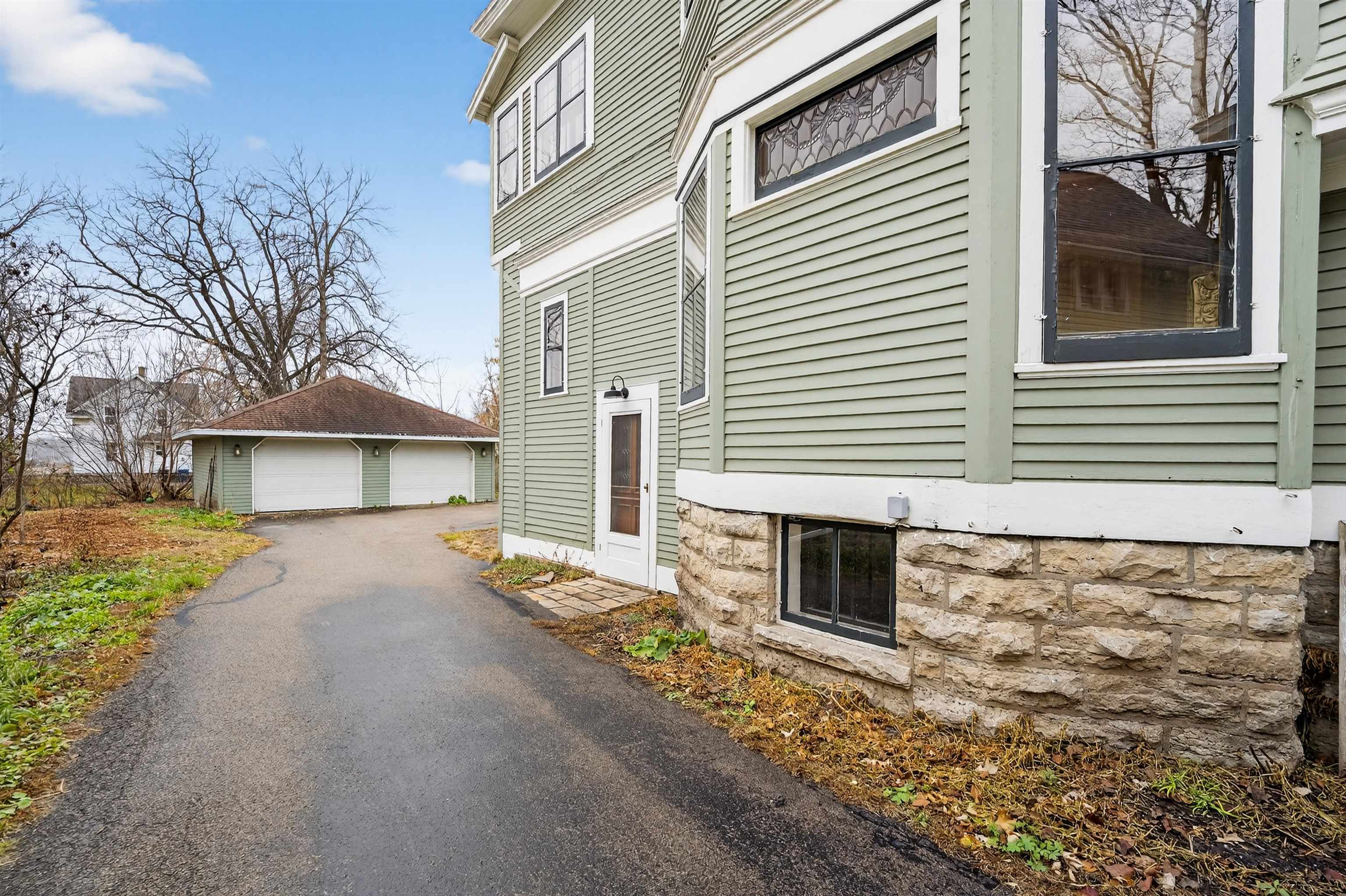 1133 ALGOMA Boulevard