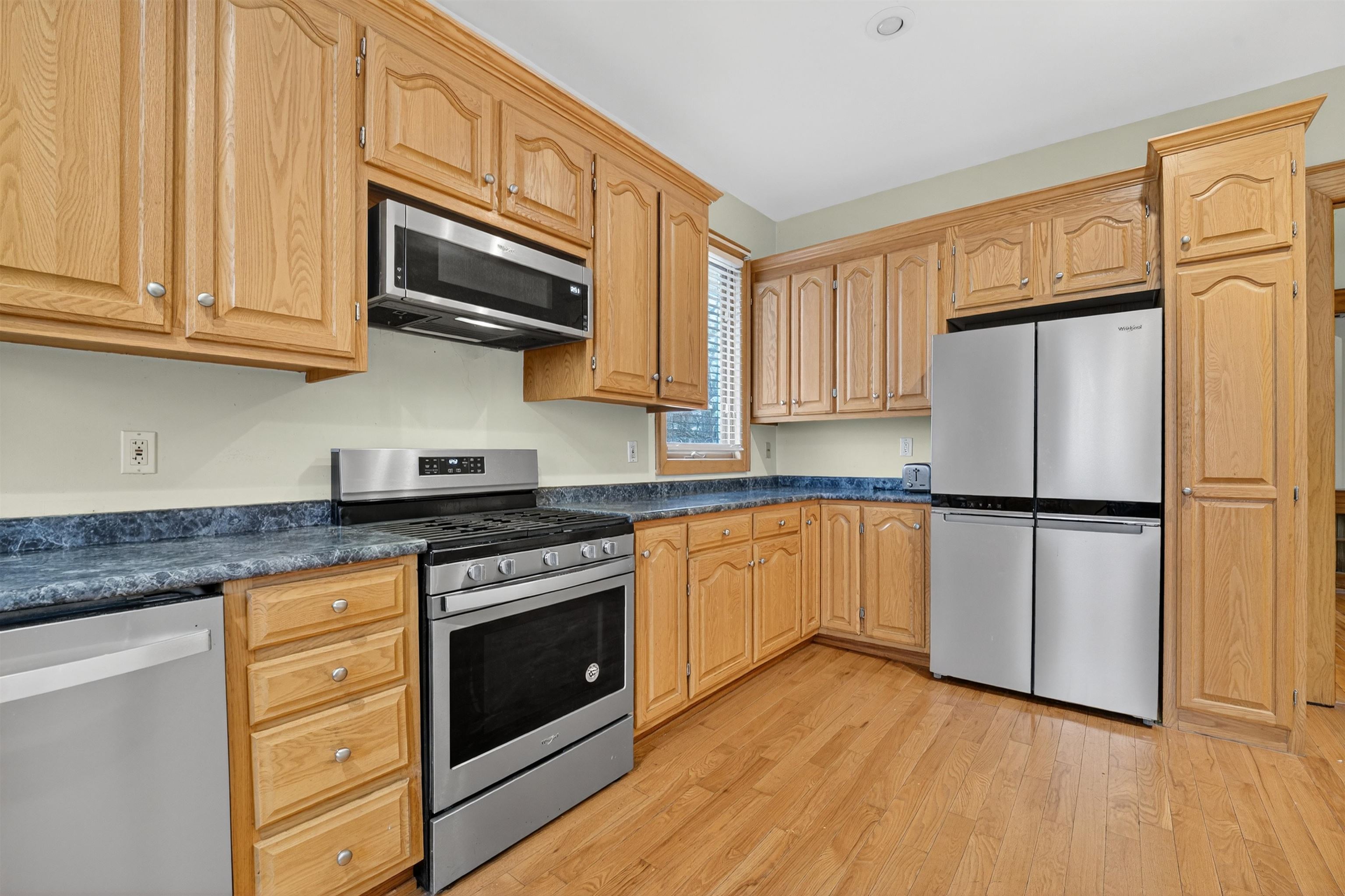 1133 ALGOMA Boulevard