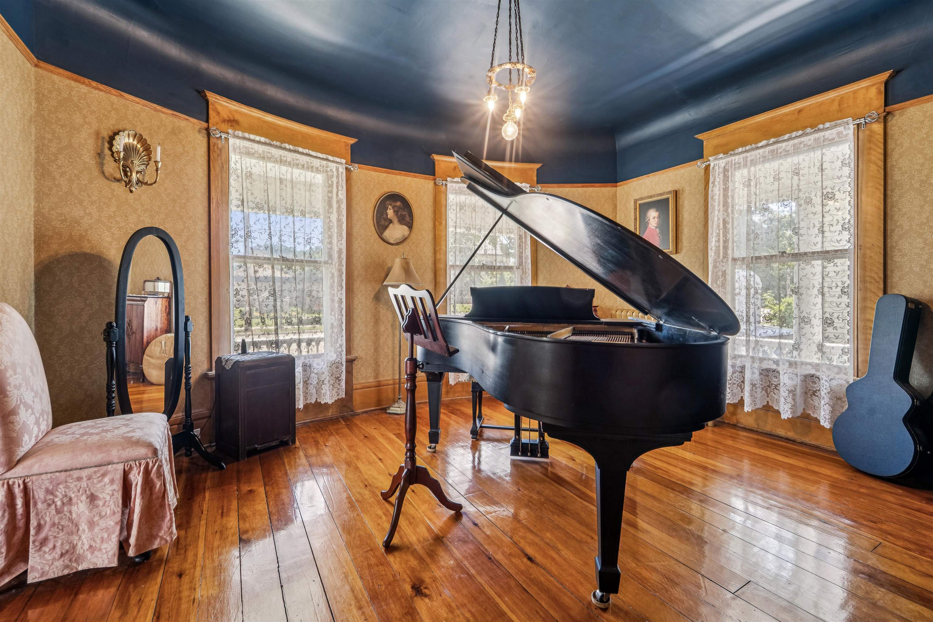 1133 ALGOMA Boulevard