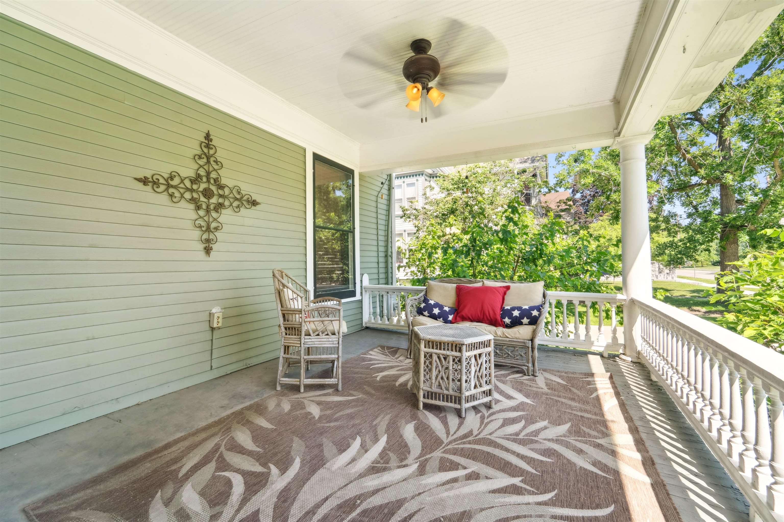 1133 ALGOMA Boulevard