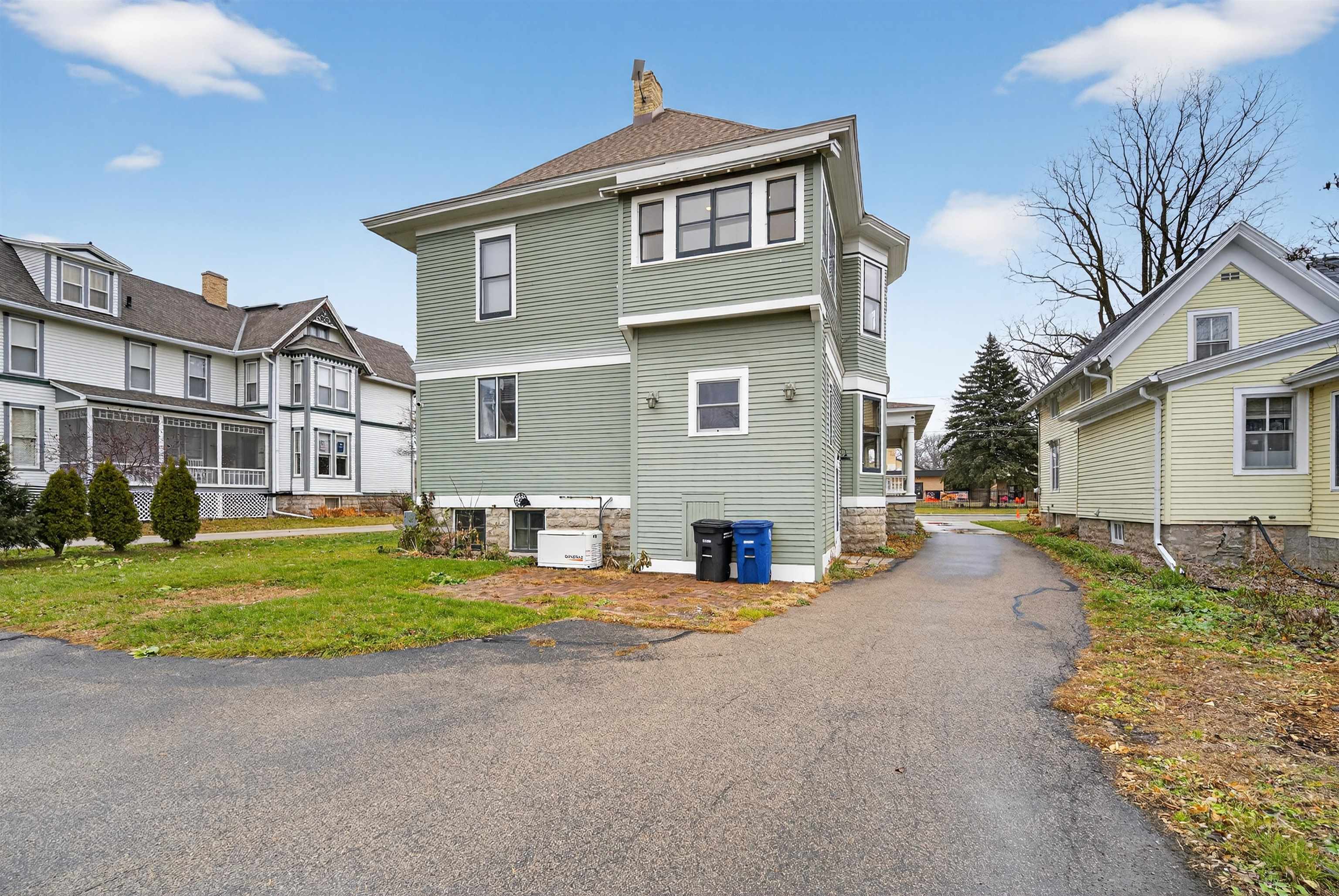 1133 ALGOMA Boulevard