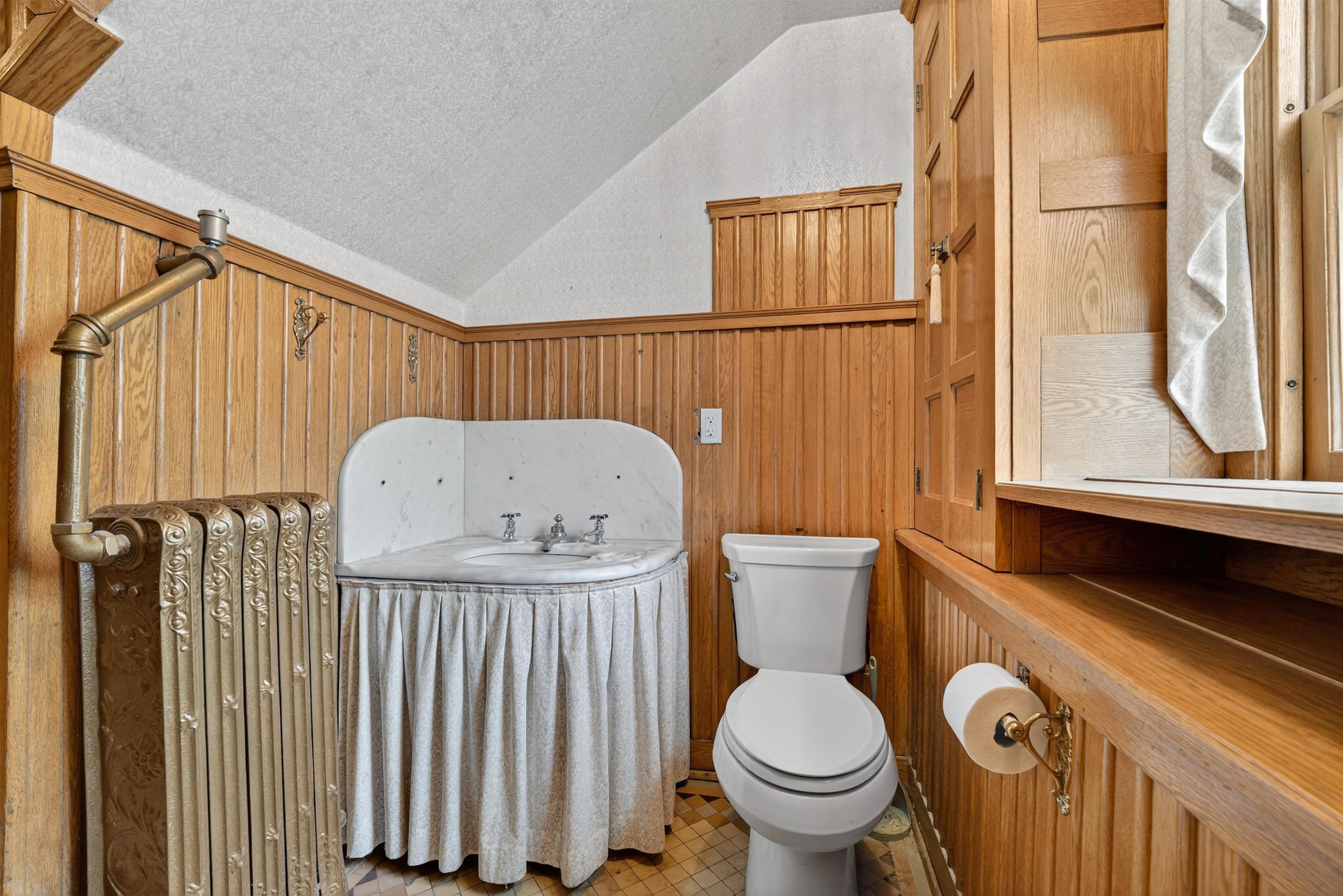 1133 ALGOMA Boulevard