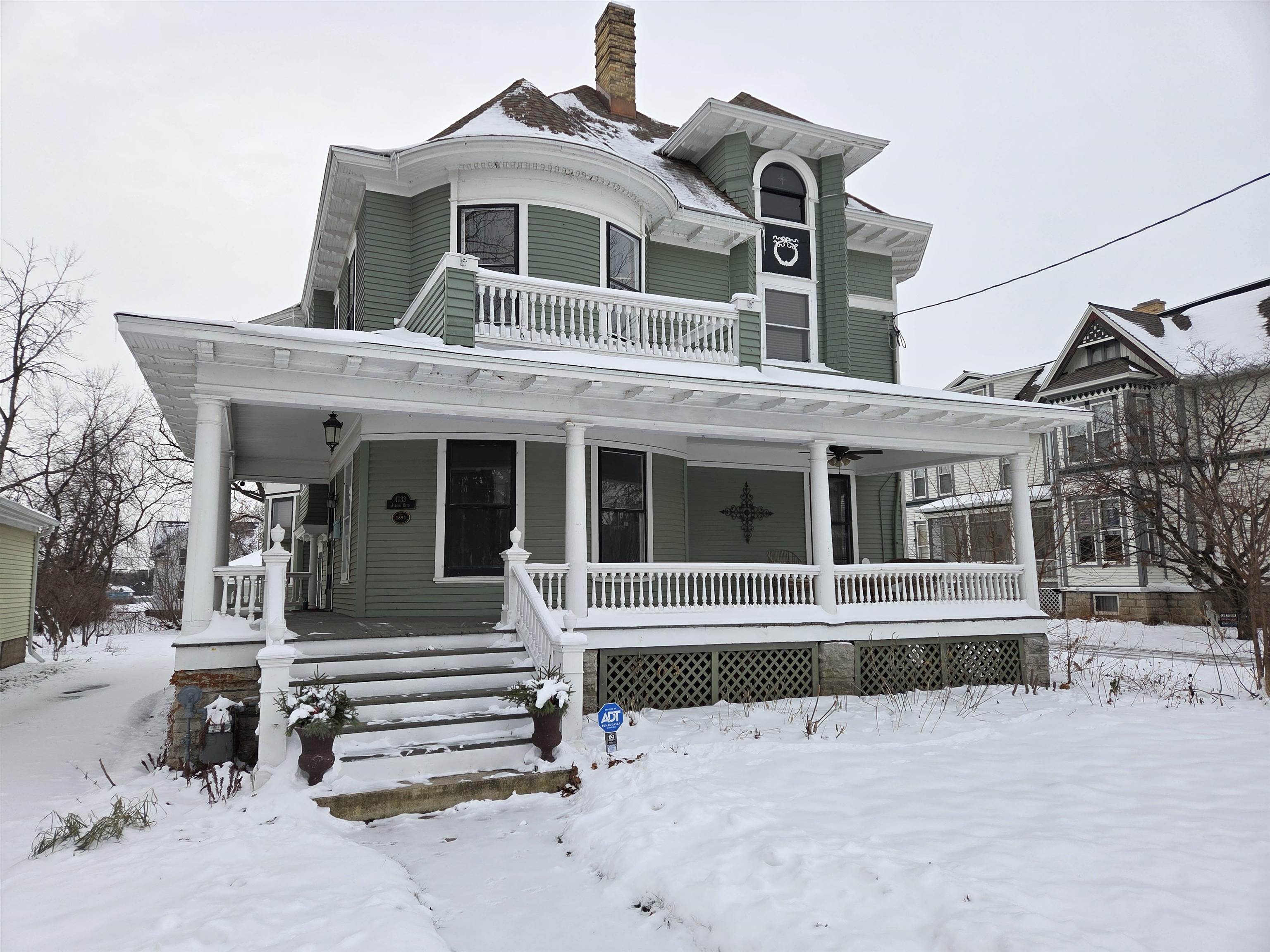 1133 ALGOMA Boulevard