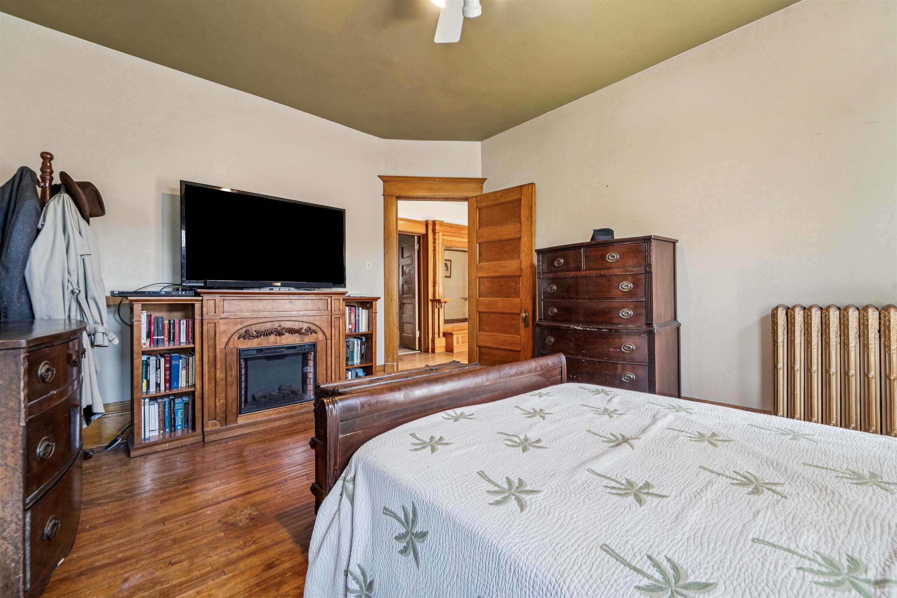 1133 ALGOMA Boulevard