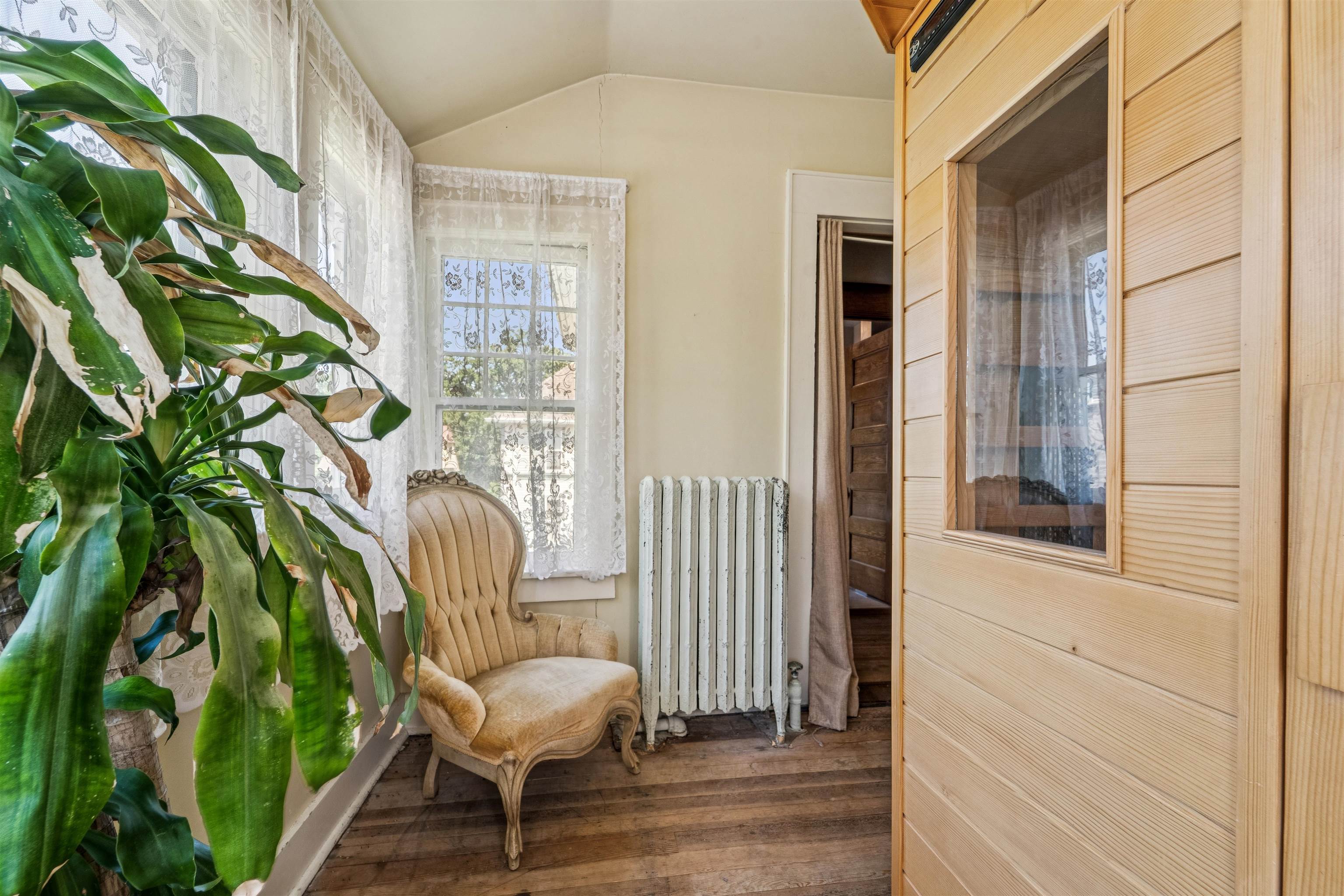 1133 ALGOMA Boulevard