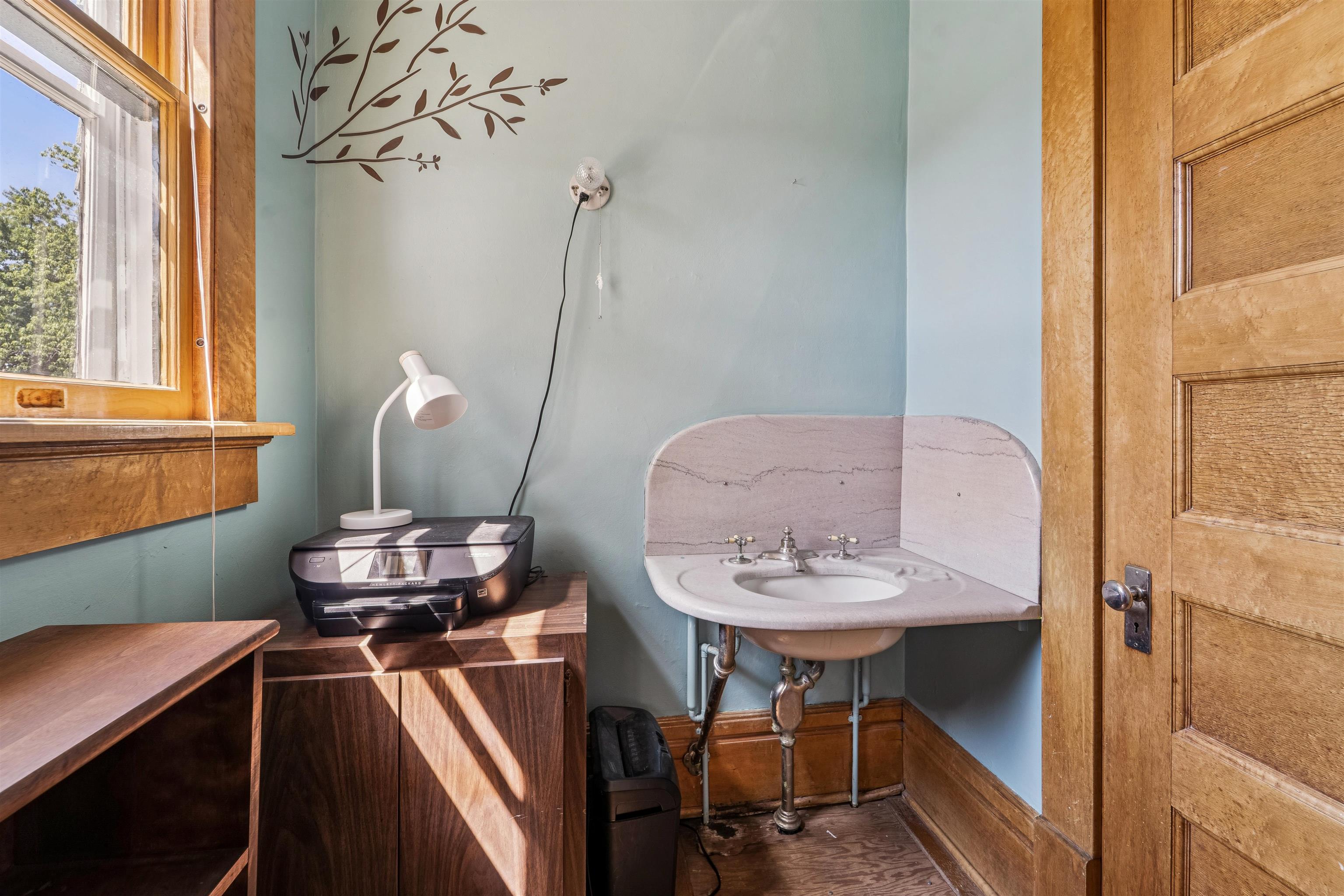 1133 ALGOMA Boulevard